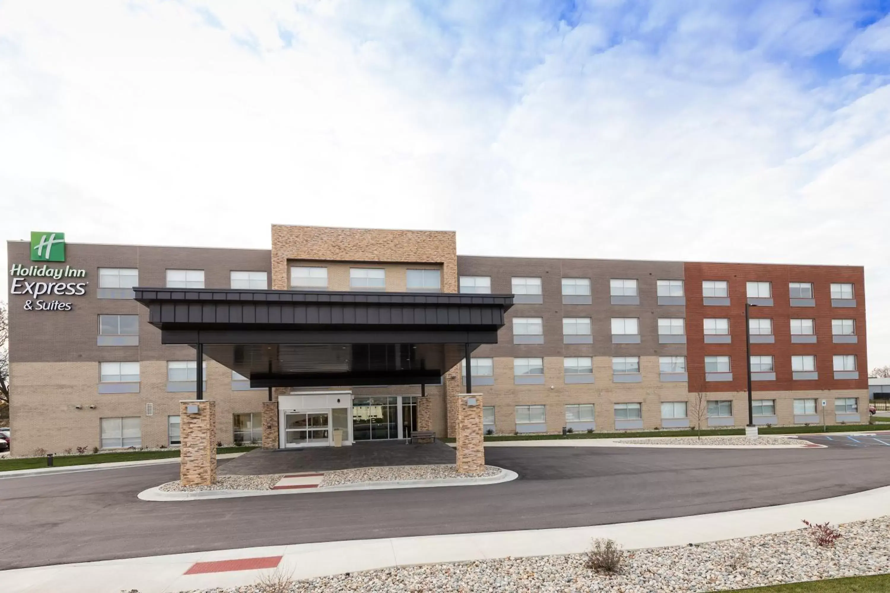 Property Building in Holiday Inn Express & Suites - Auburn, an IHG Hotel