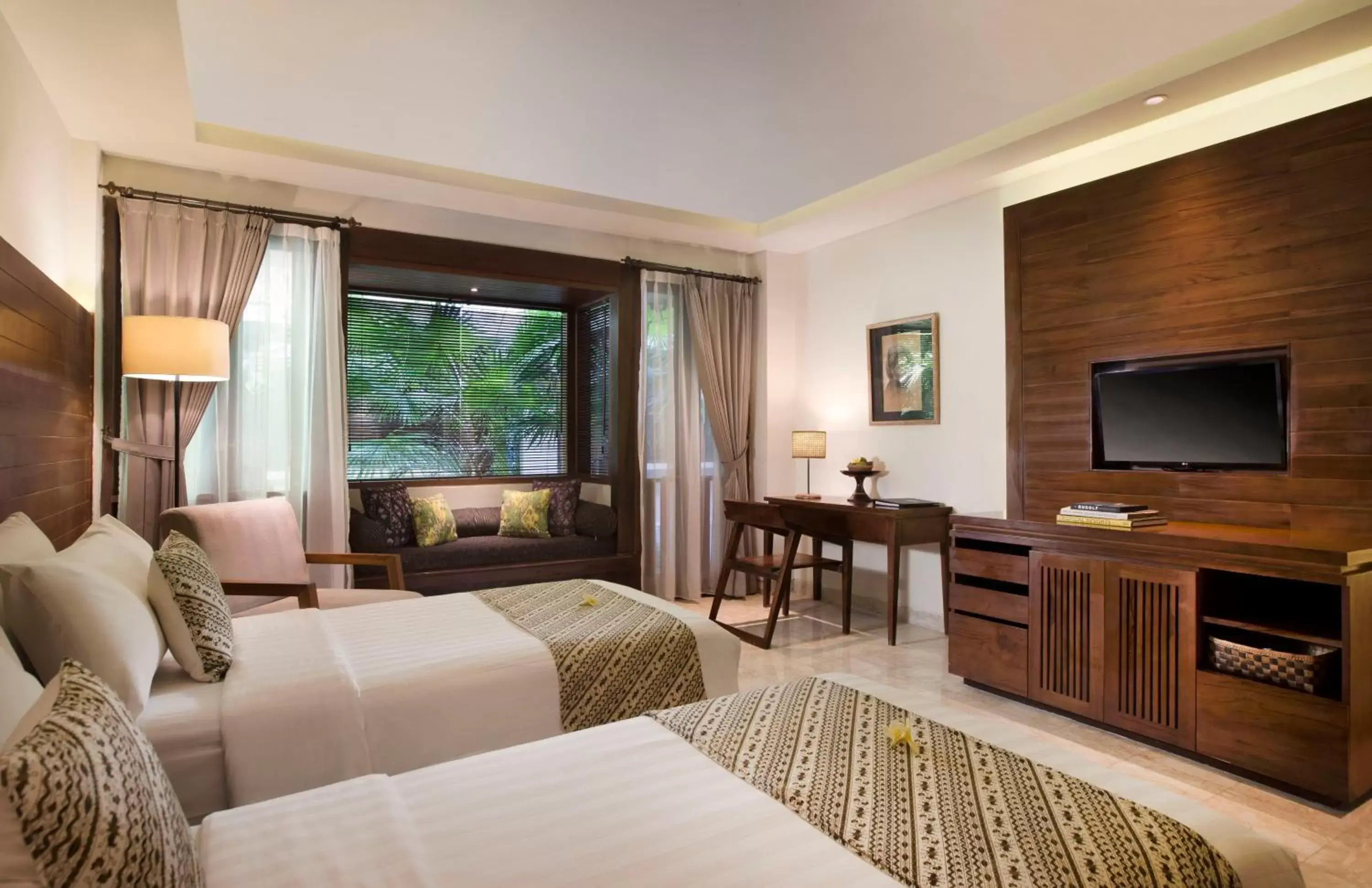 Bedroom, TV/Entertainment Center in Ubud Village Hotel
