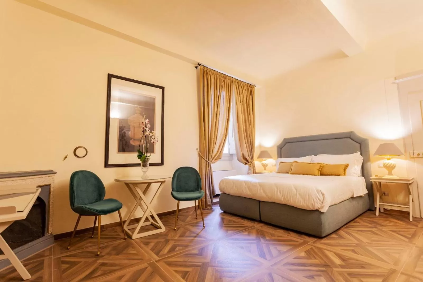 Photo of the whole room, Bed in Palazzo Martellini Residenza d'epoca