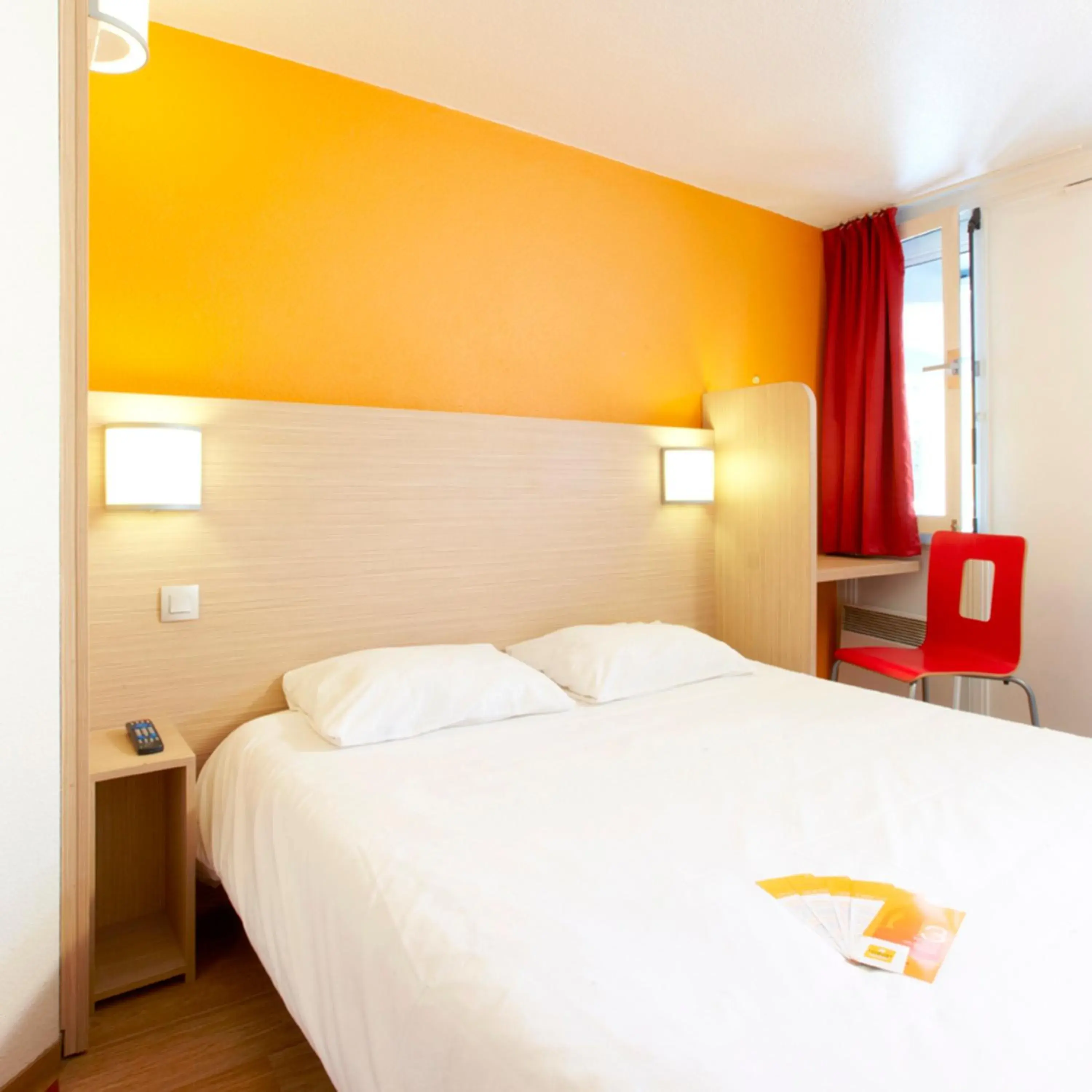 Bedroom, Bed in Premiere Classe Bordeaux Est Lormont