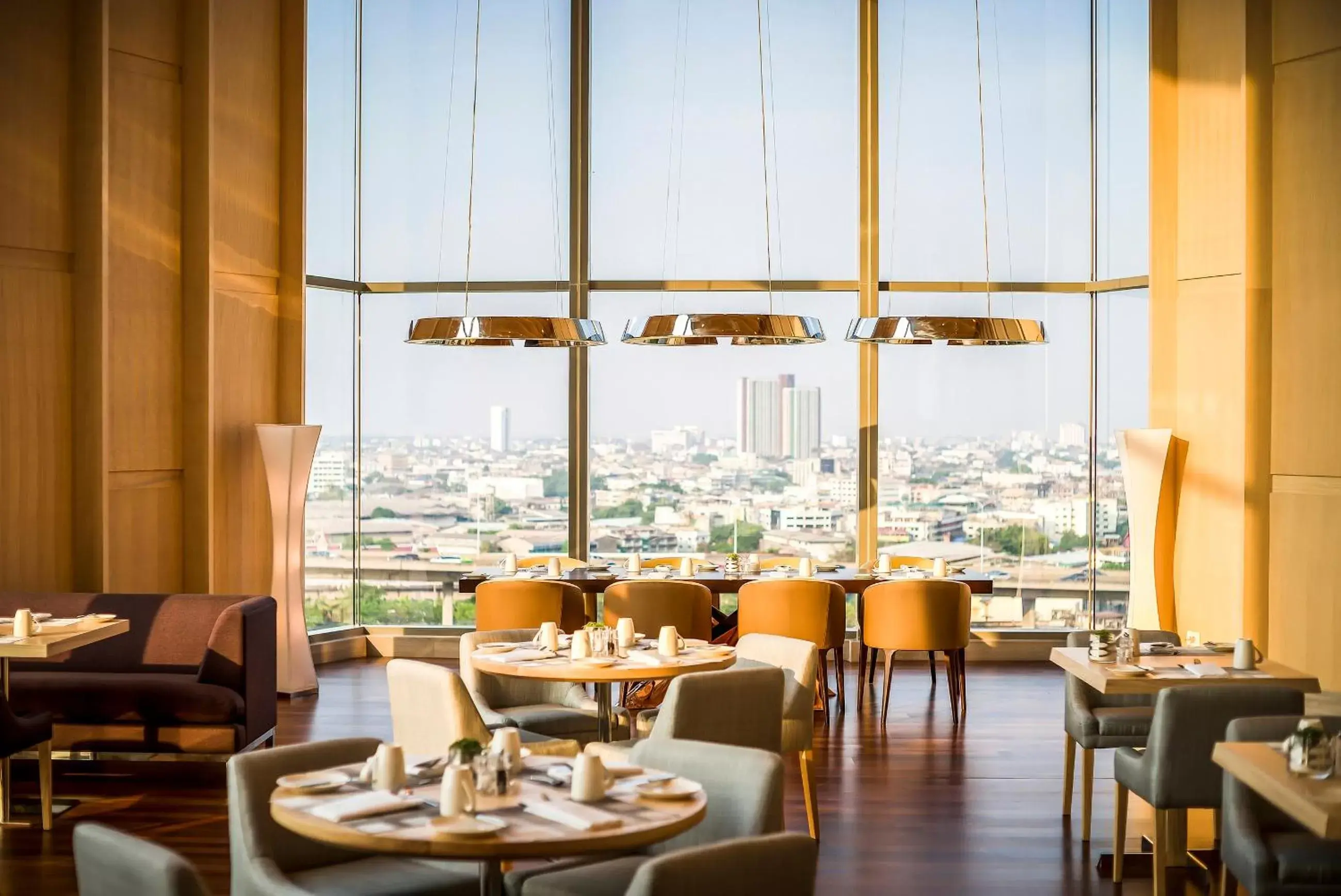 Restaurant/places to eat in Avani Plus Riverside Bangkok Hotel