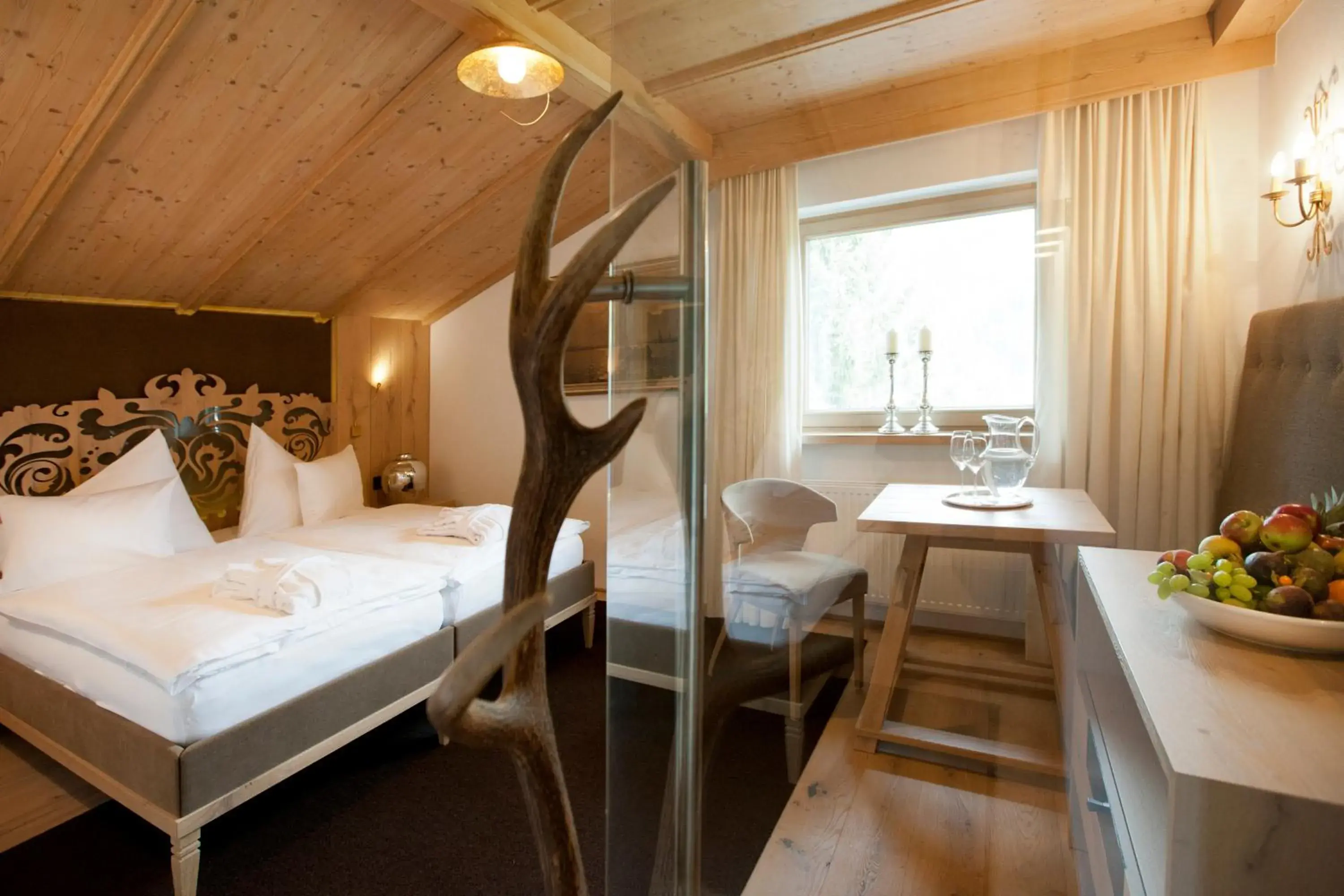 Bedroom, Bed in Minglers Sportalm - Das Gourmet- und Genießerhotel