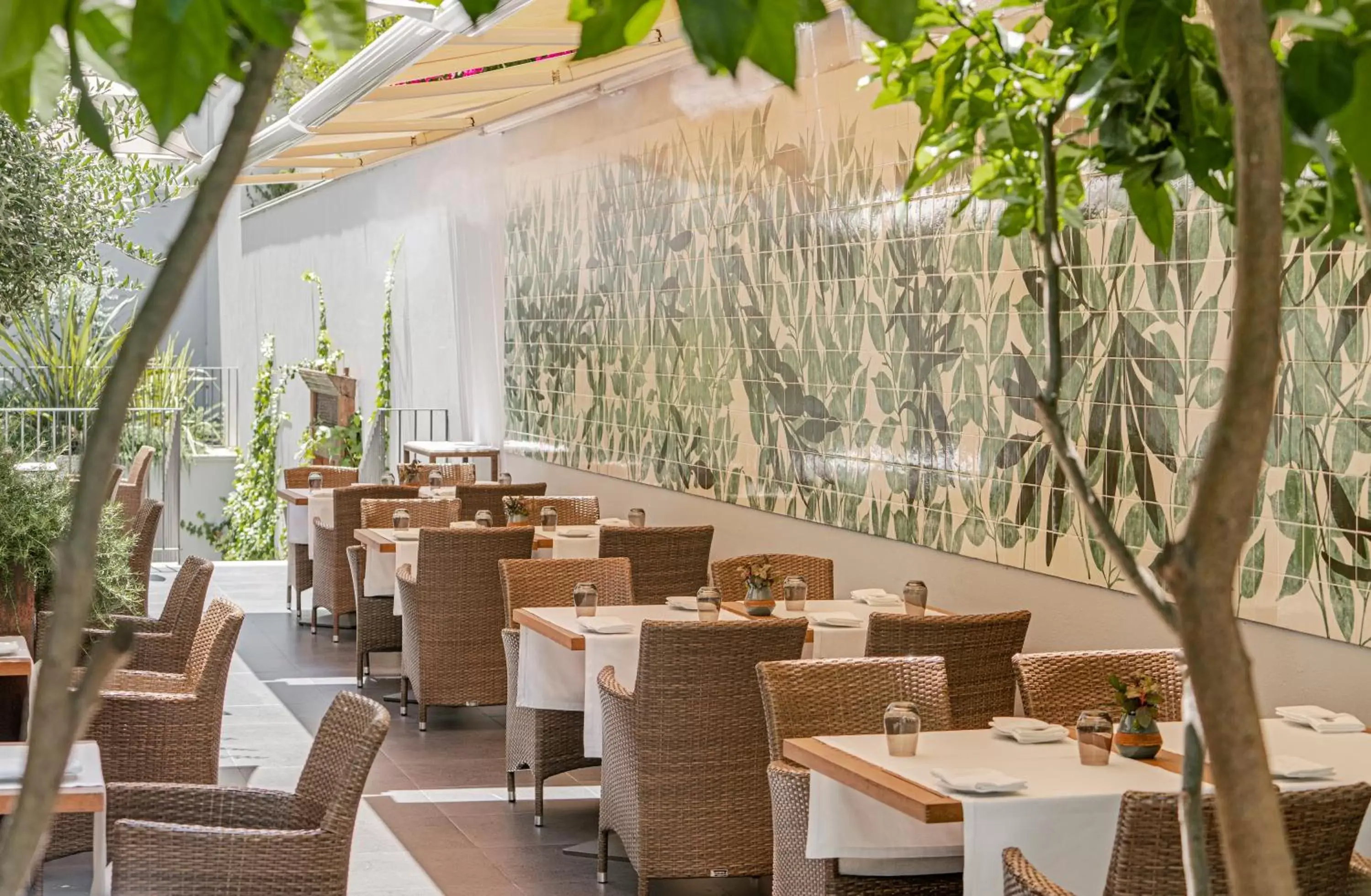 Restaurant/Places to Eat in PortoBay Liberdade
