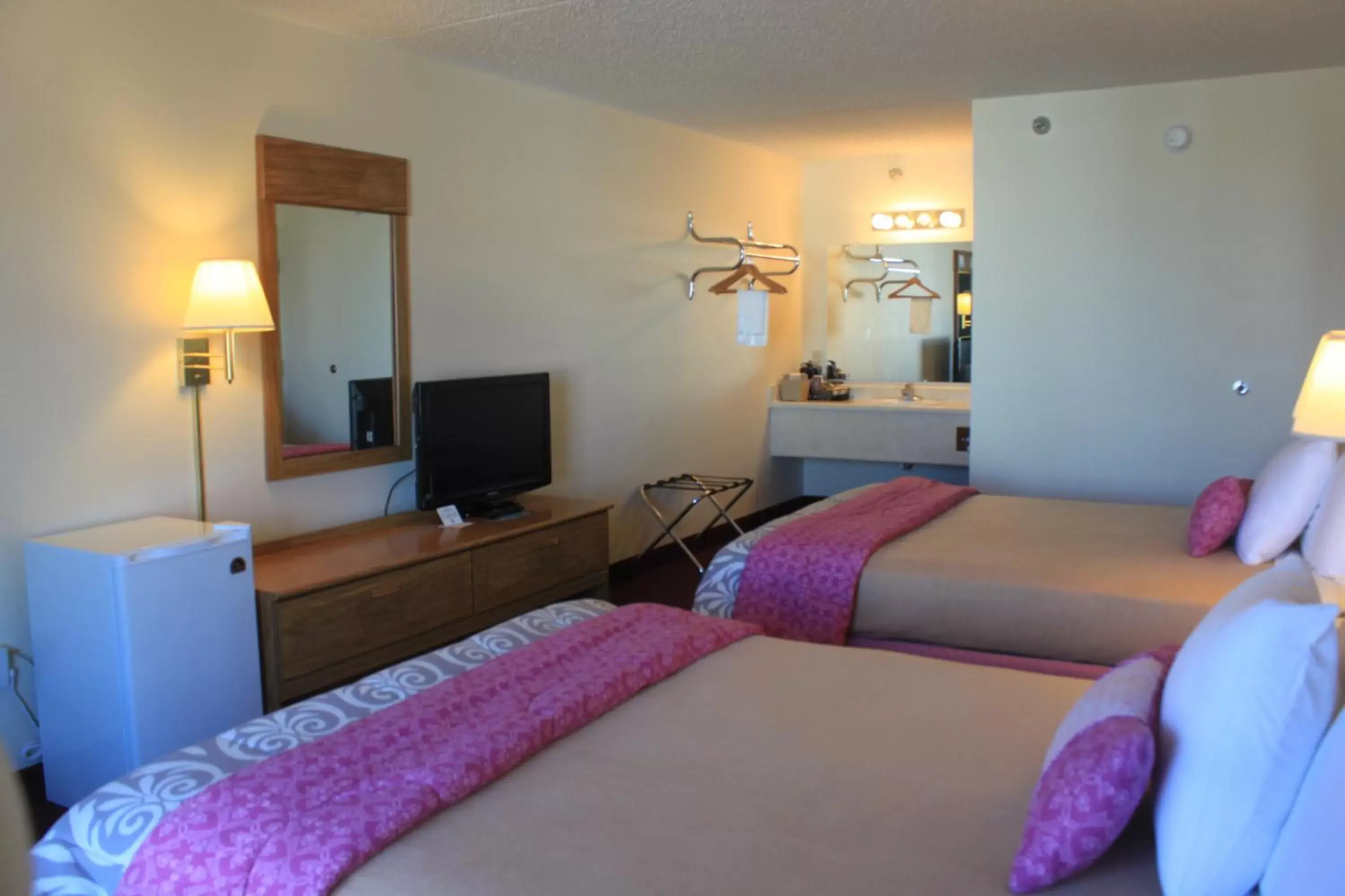 Bedroom, Bed in Ozark Valley Inn