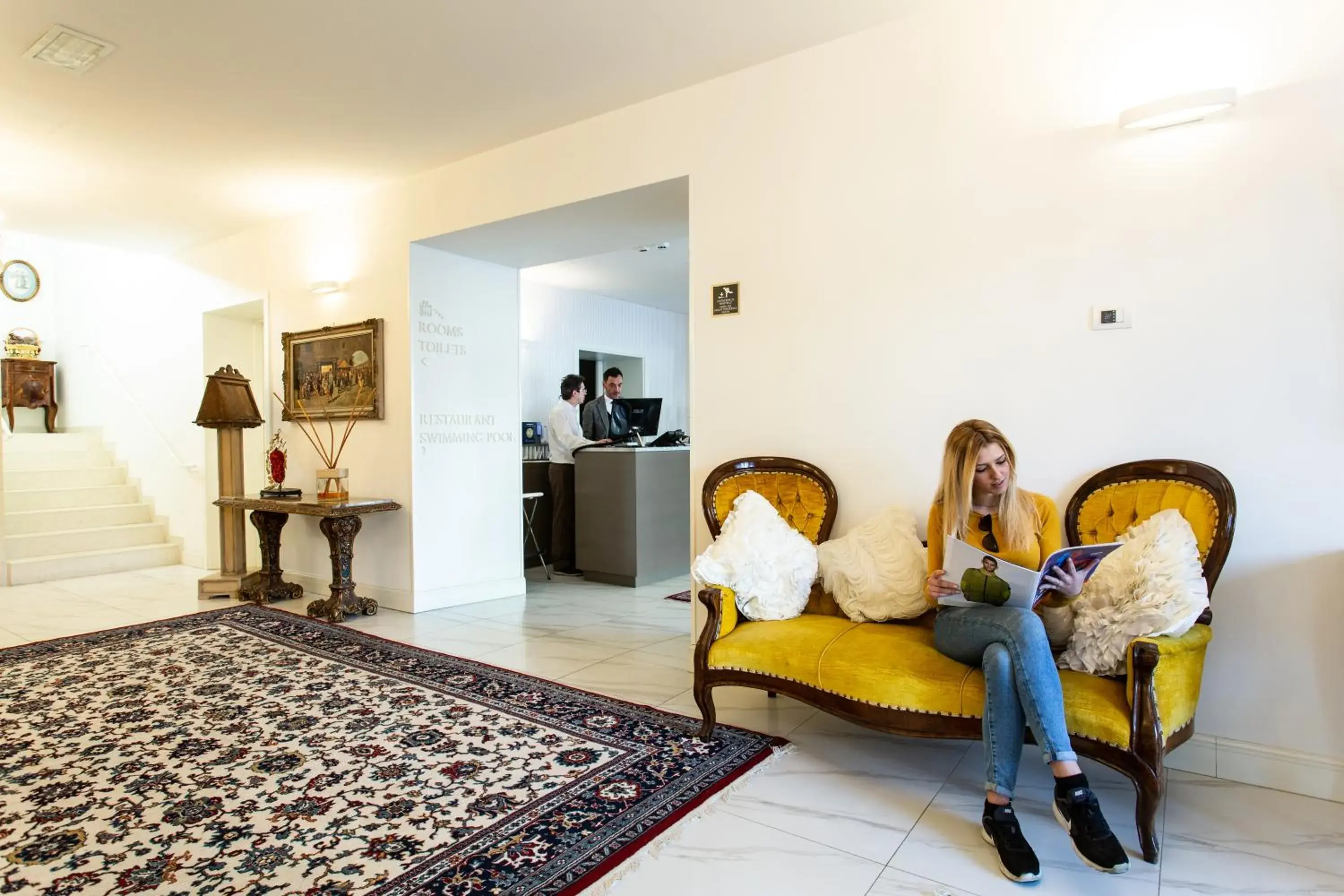 Library in Rimini Suite Hotel