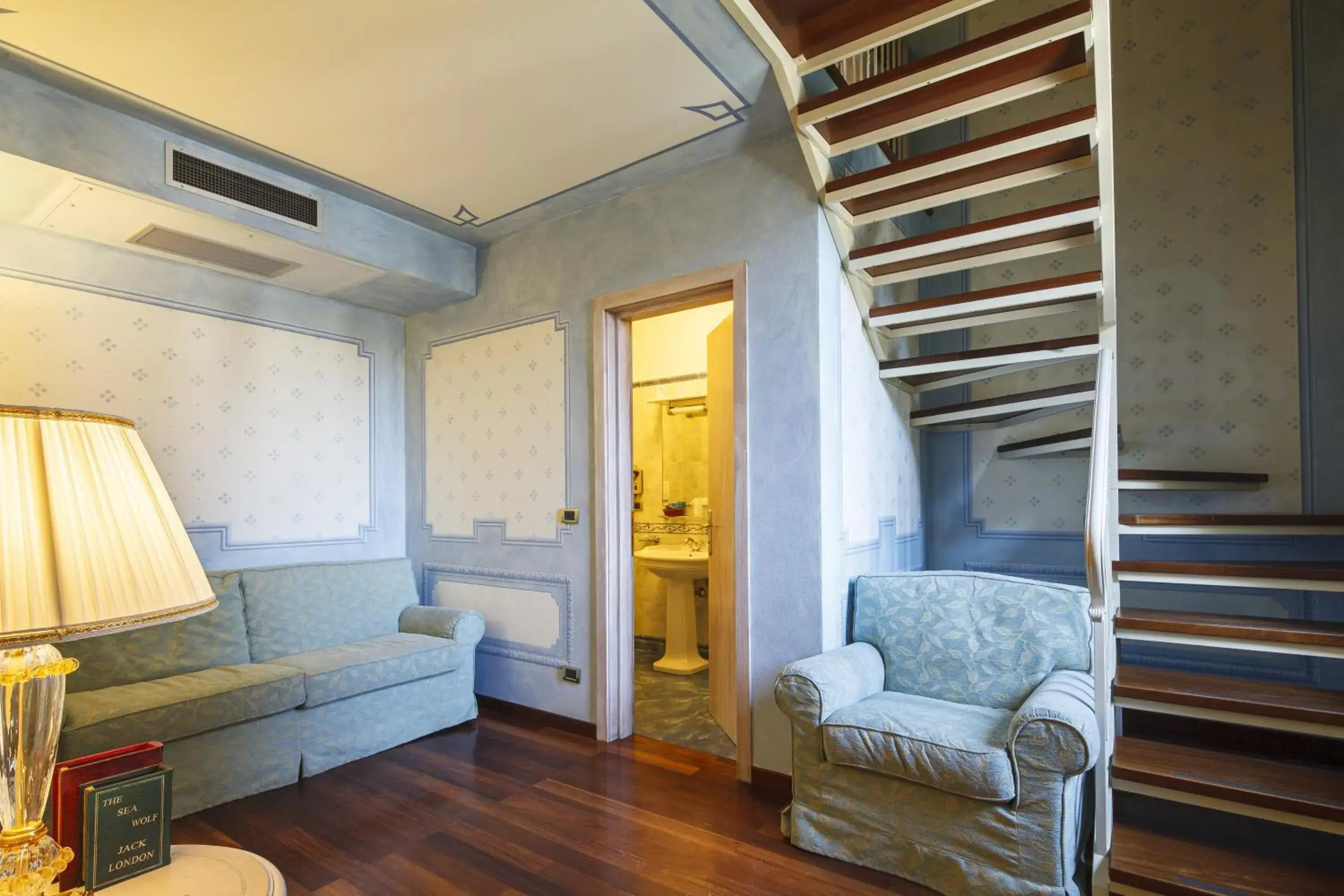 Decorative detail, Seating Area in Suite Hotel Nettuno