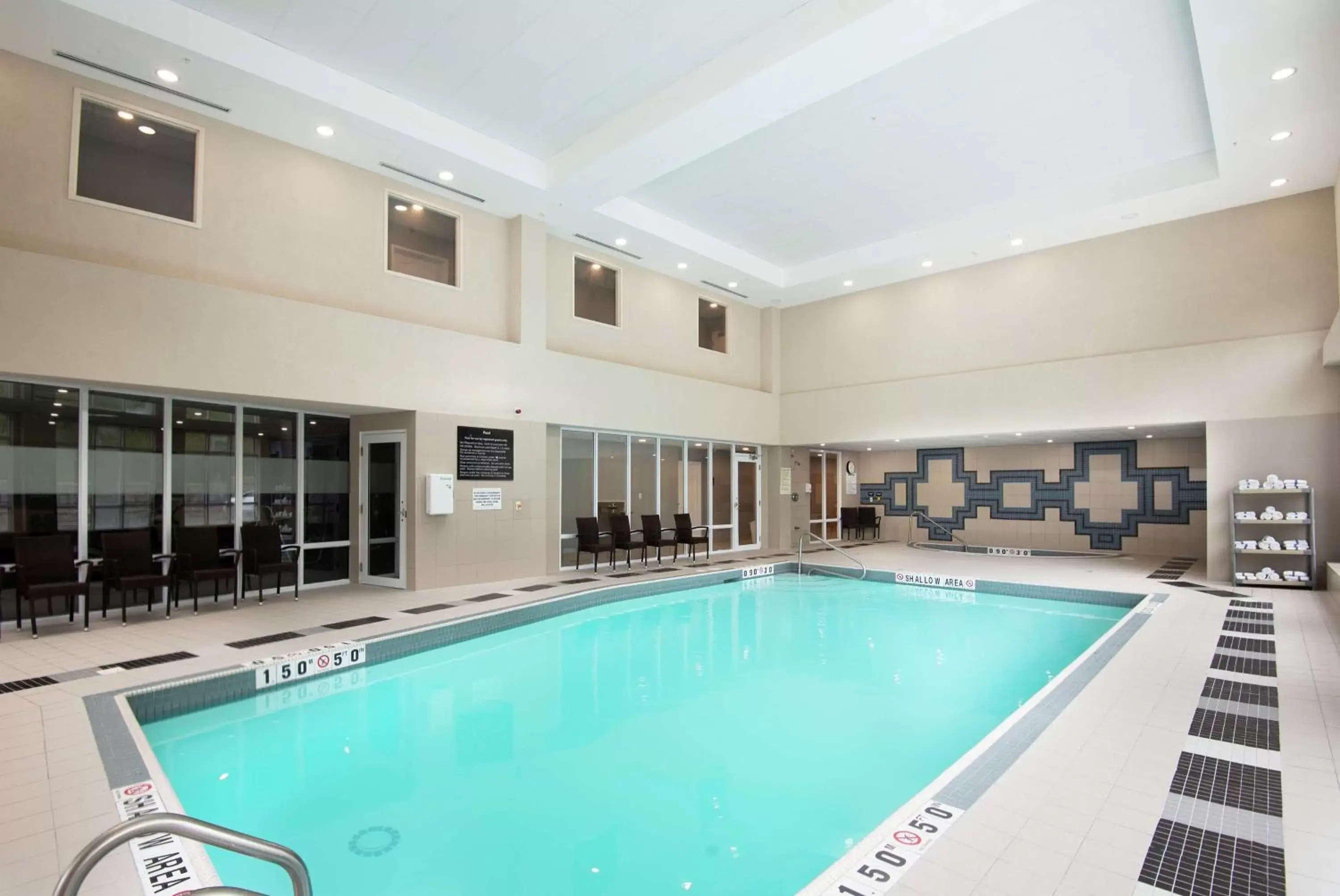 Pool view, Swimming Pool in Hampton Inn & Suites by Hilton Barrie