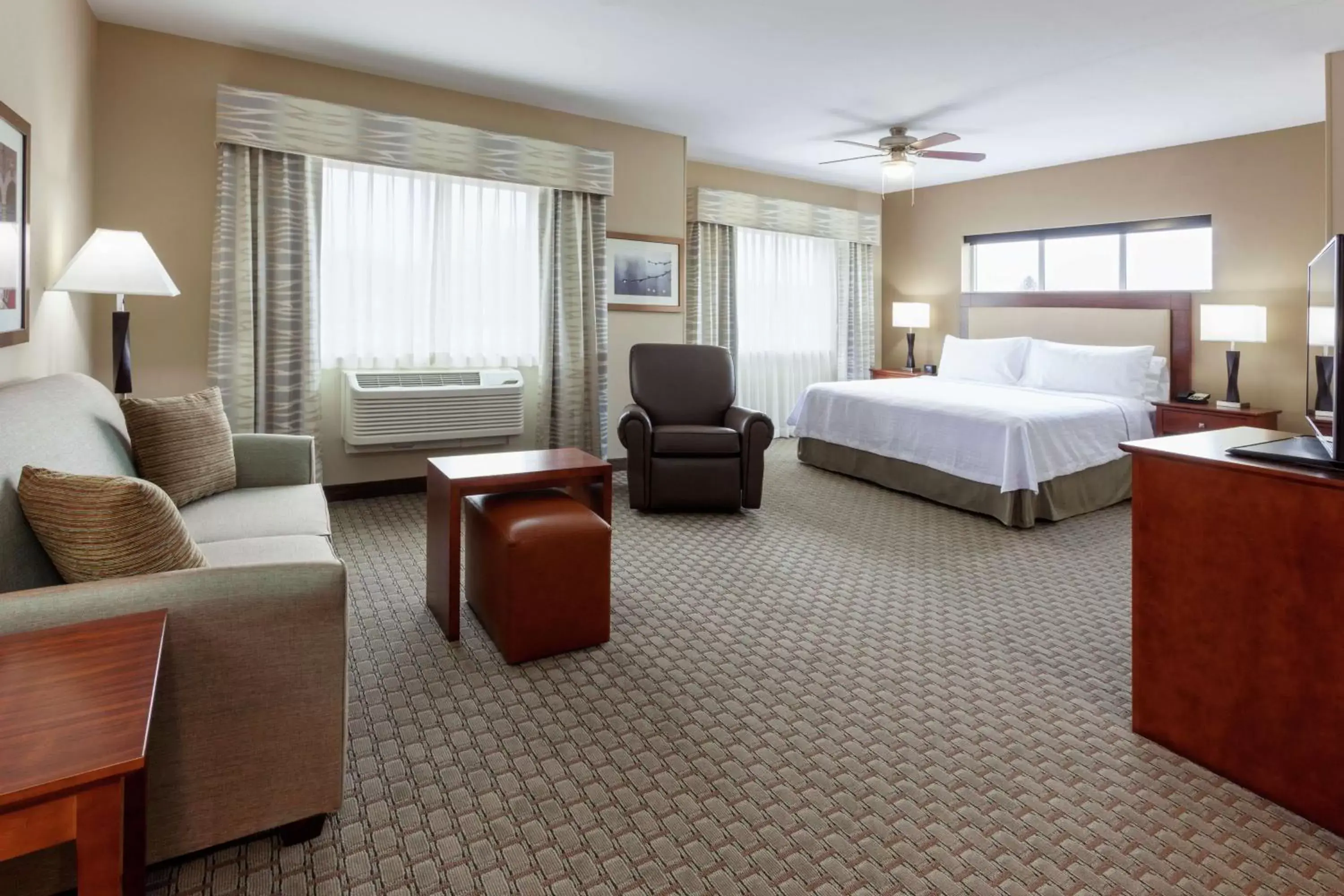 Living room in Homewood Suites by Hilton Rochester Mayo Clinic-St. Marys Campus