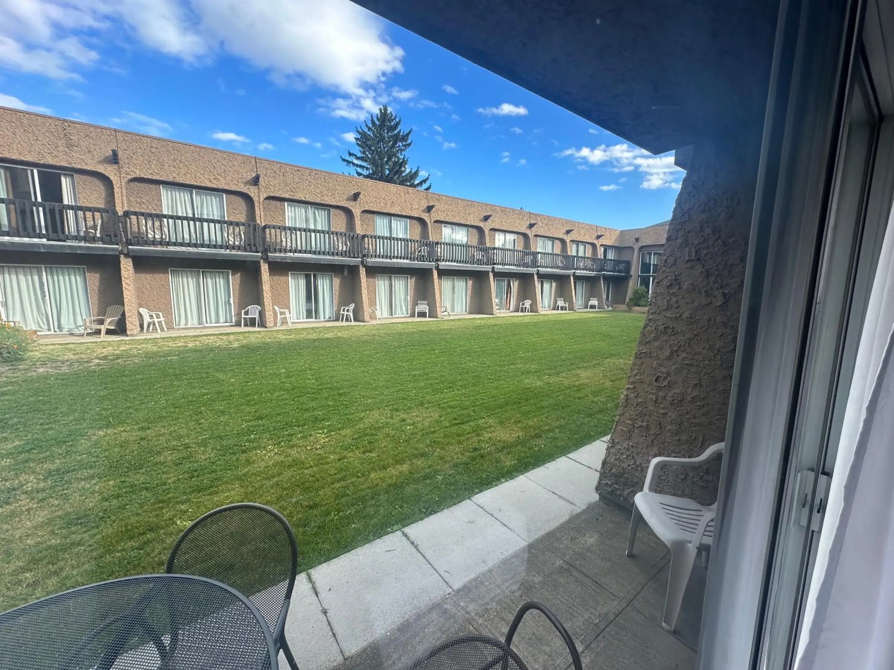 Patio, Property Building in DIVYA SUTRA Riviera Plaza and Conference Centre, Vernon, BC