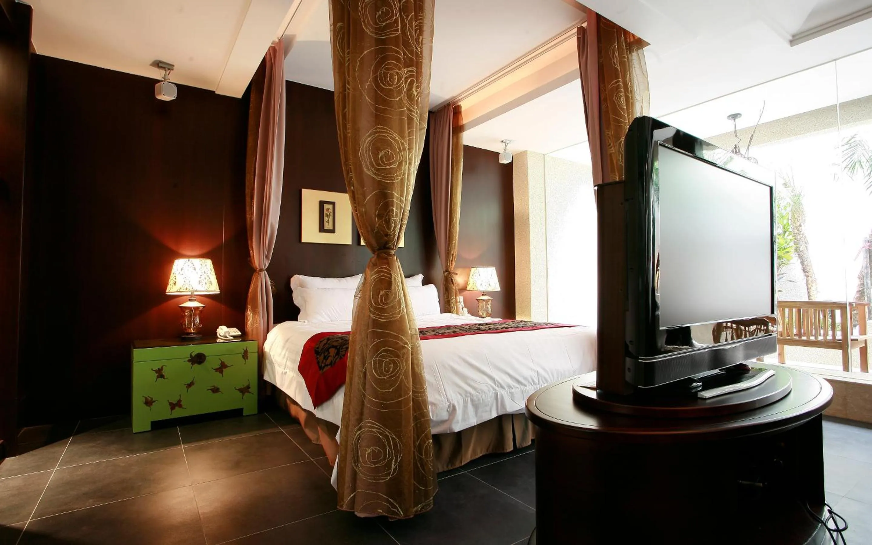 bunk bed, Bed in Yes Motel