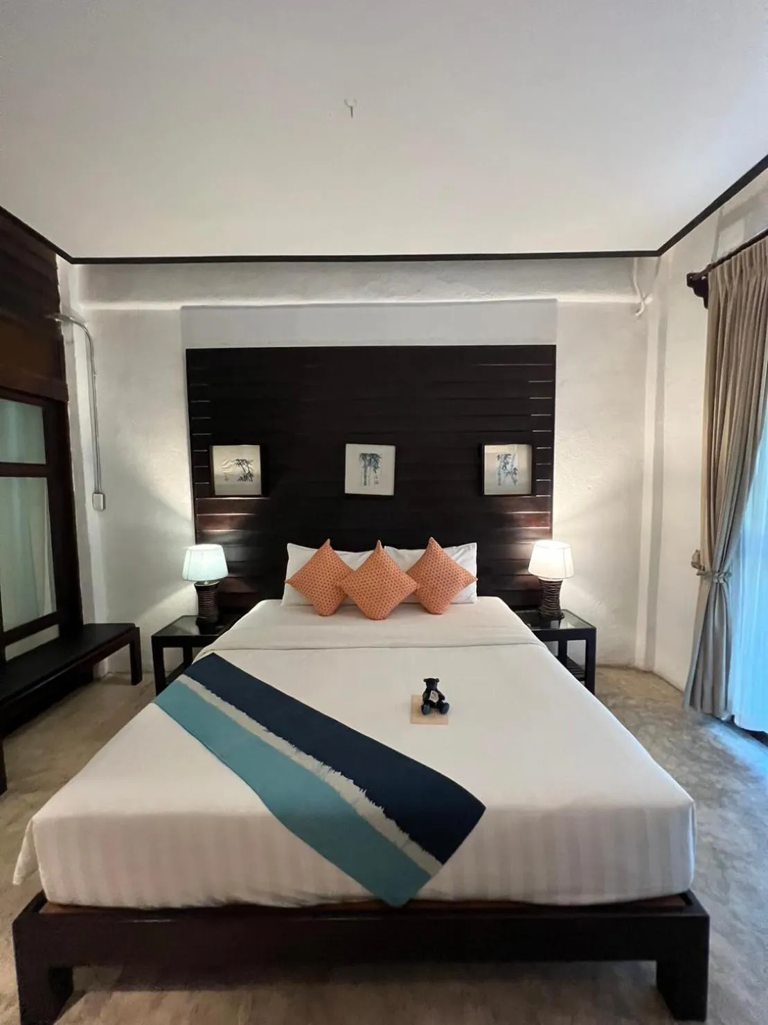 Property building, Bed in Banthai Village