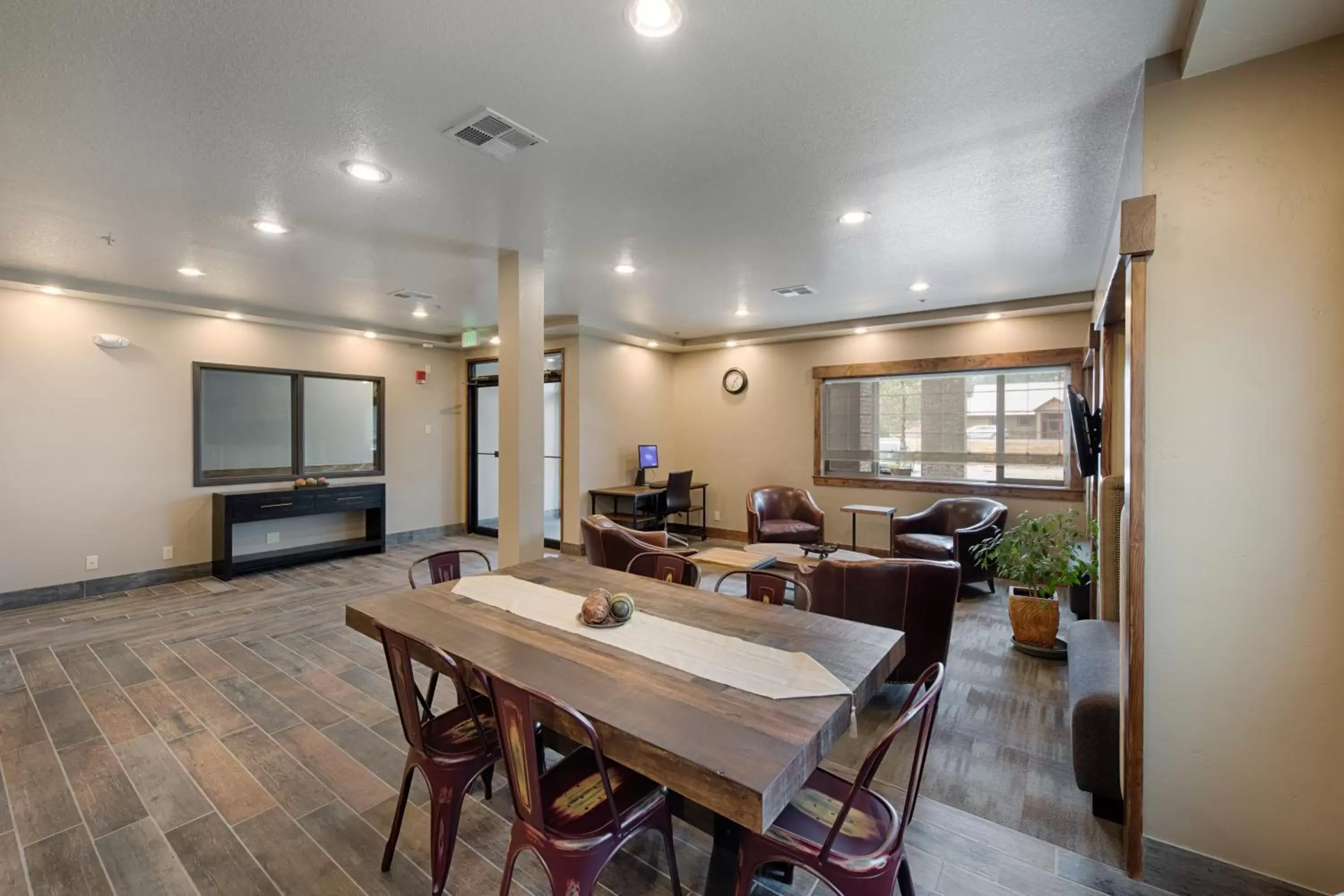 Lobby or reception, Dining Area in Third Street Inn