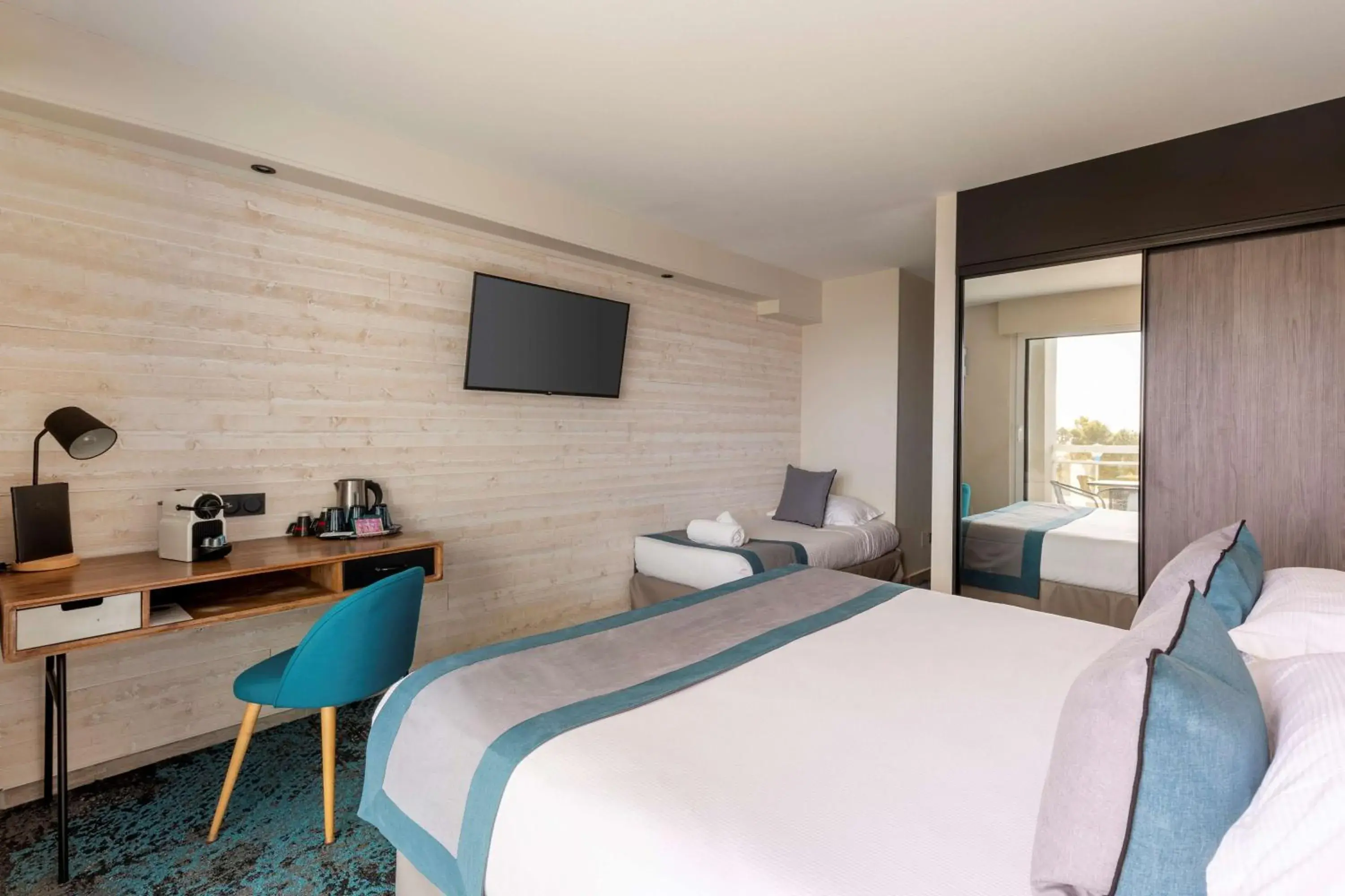 Bedroom, Bed in Best Western Hotel Canet-Plage