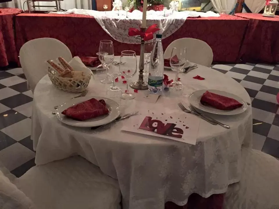 Restaurant/places to eat, Banquet Facilities in Platani Hotel