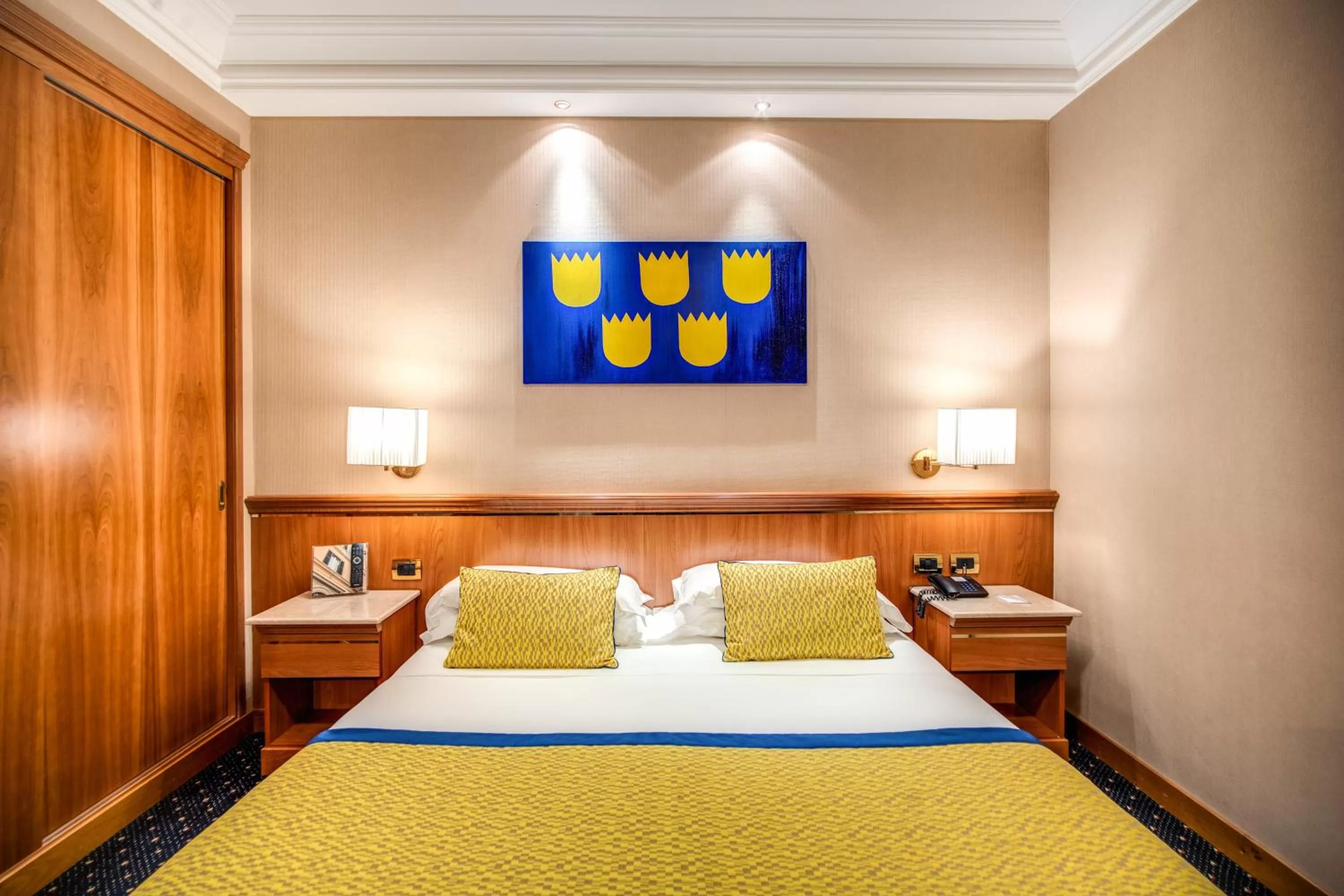 Living room, Bed in Hotel Diocleziano