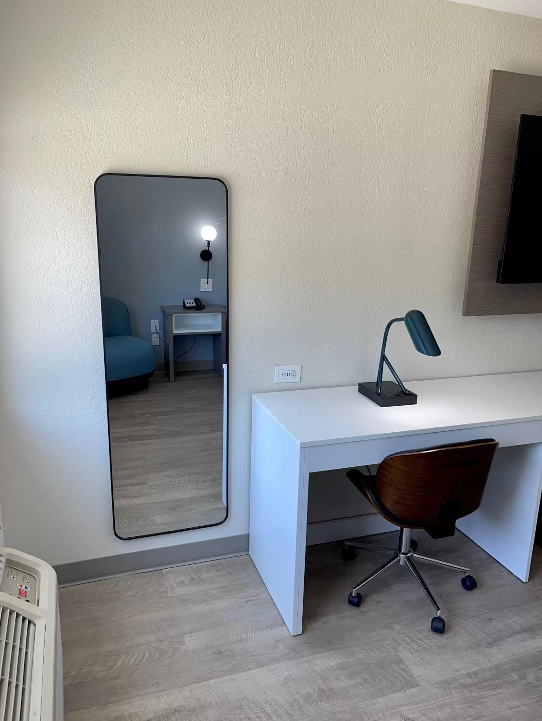 hair dresser in Days Inn by Wyndham Arlington