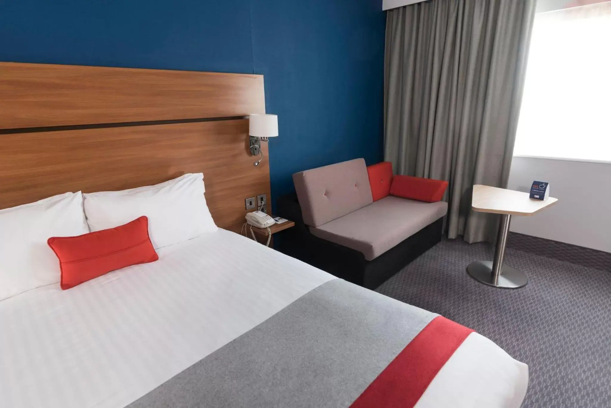 Photo of the whole room, Bed in Holiday Inn Express Birmingham Star City, an IHG Hotel