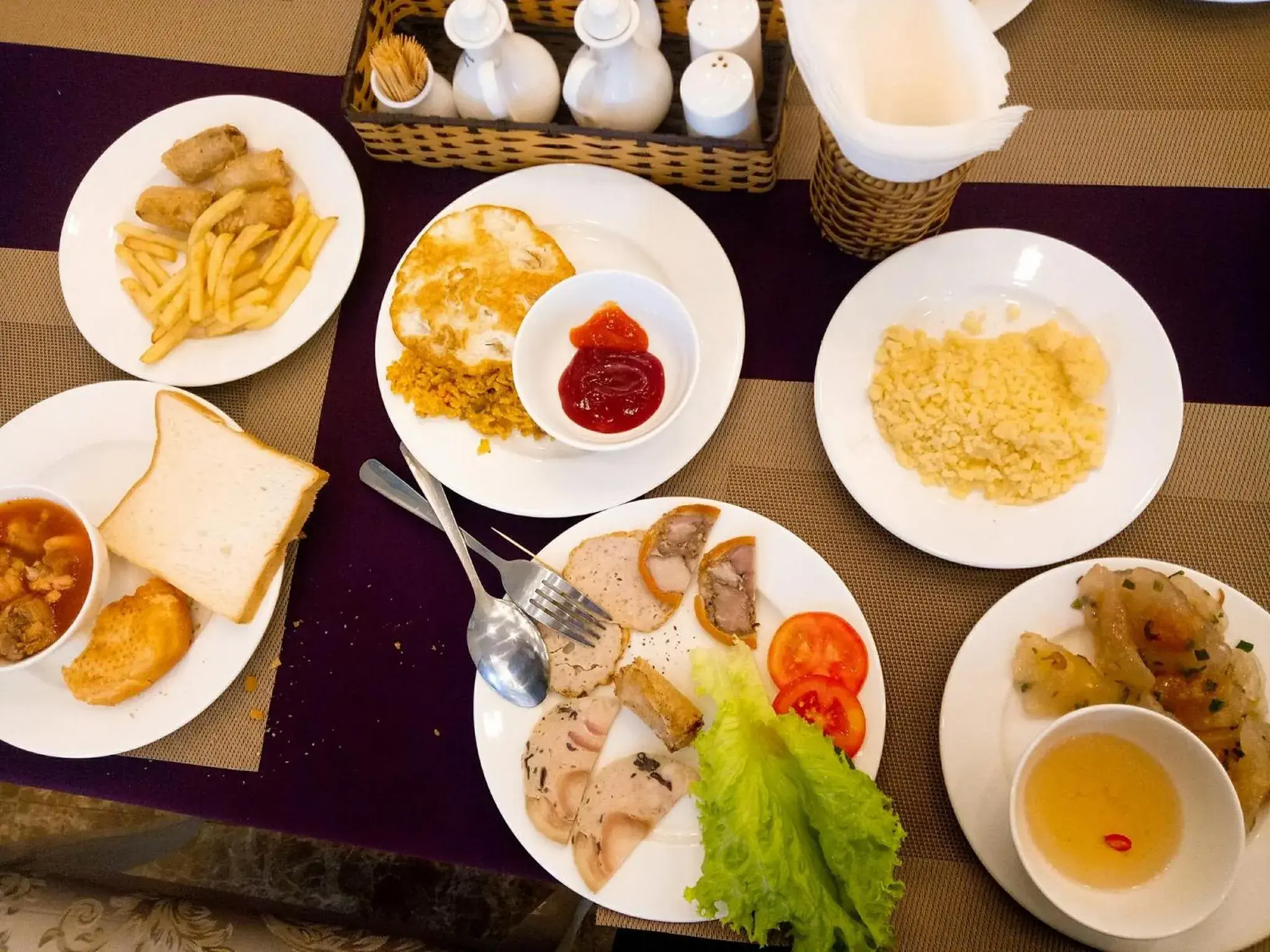 Staff, Breakfast in Hotel Du Lys