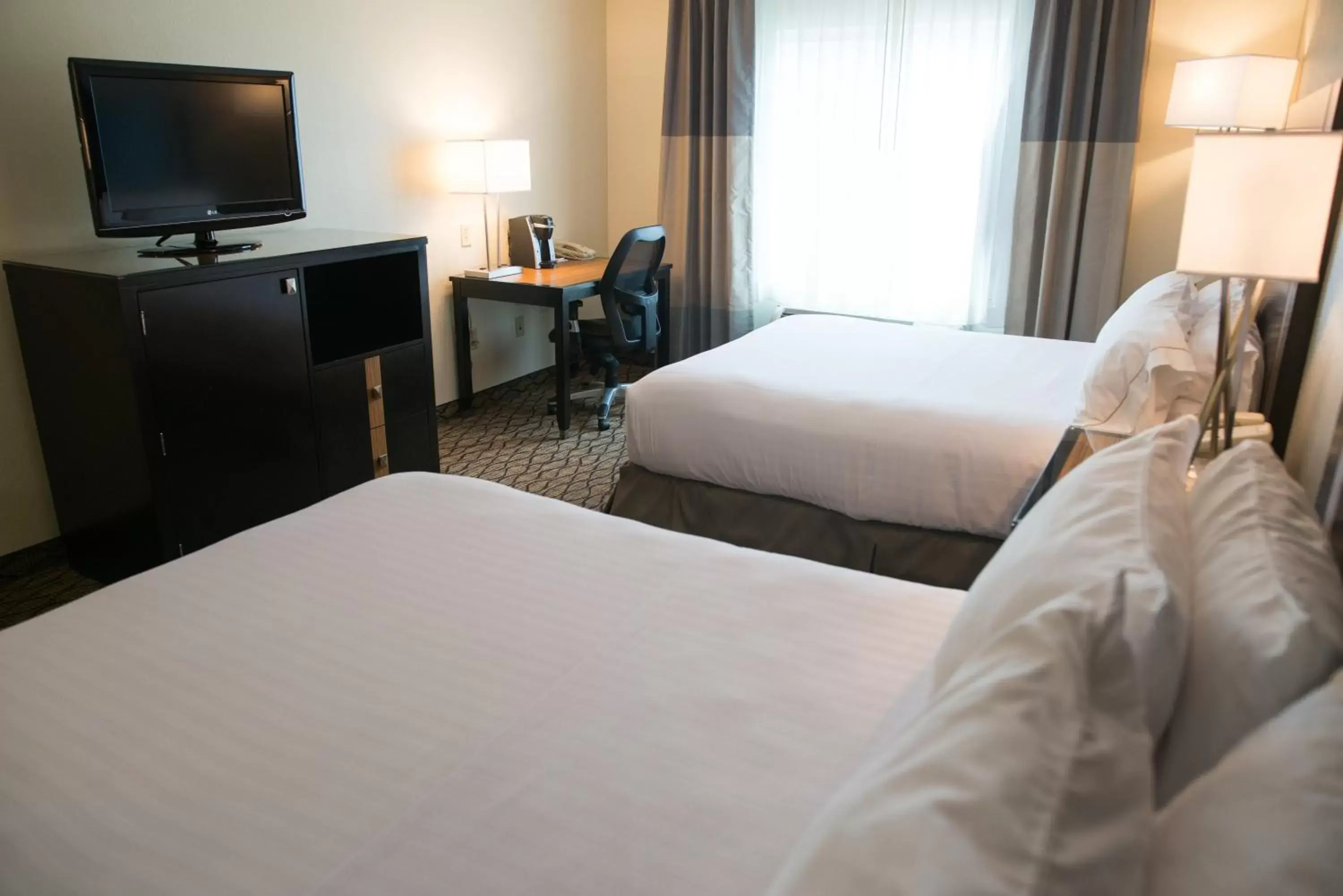 Photo of the whole room, Bed in Holiday Inn Express Hotel & Suites Chanhassen, an IHG Hotel