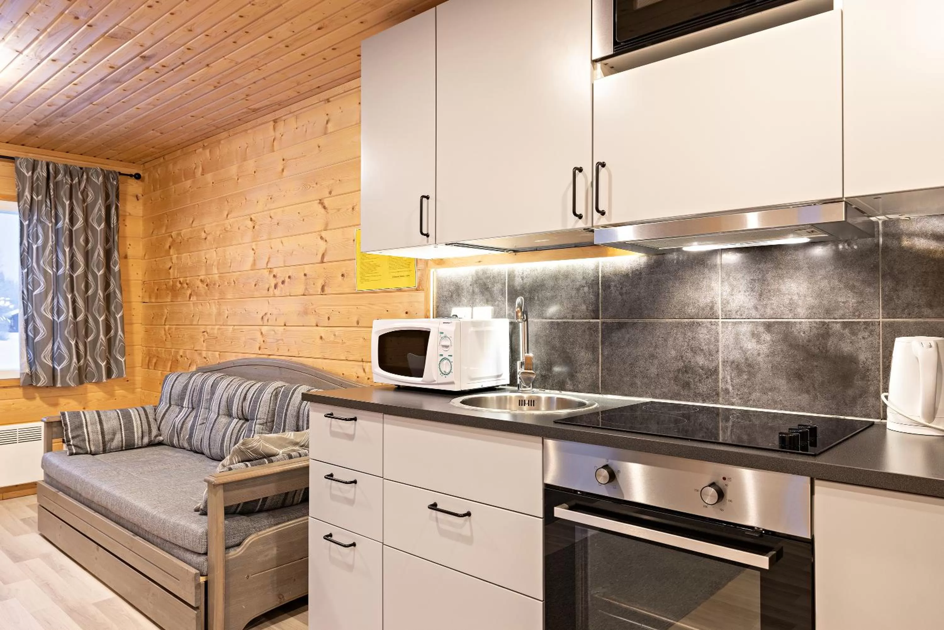 Kitchen/Kitchenette in Arctic River Resort