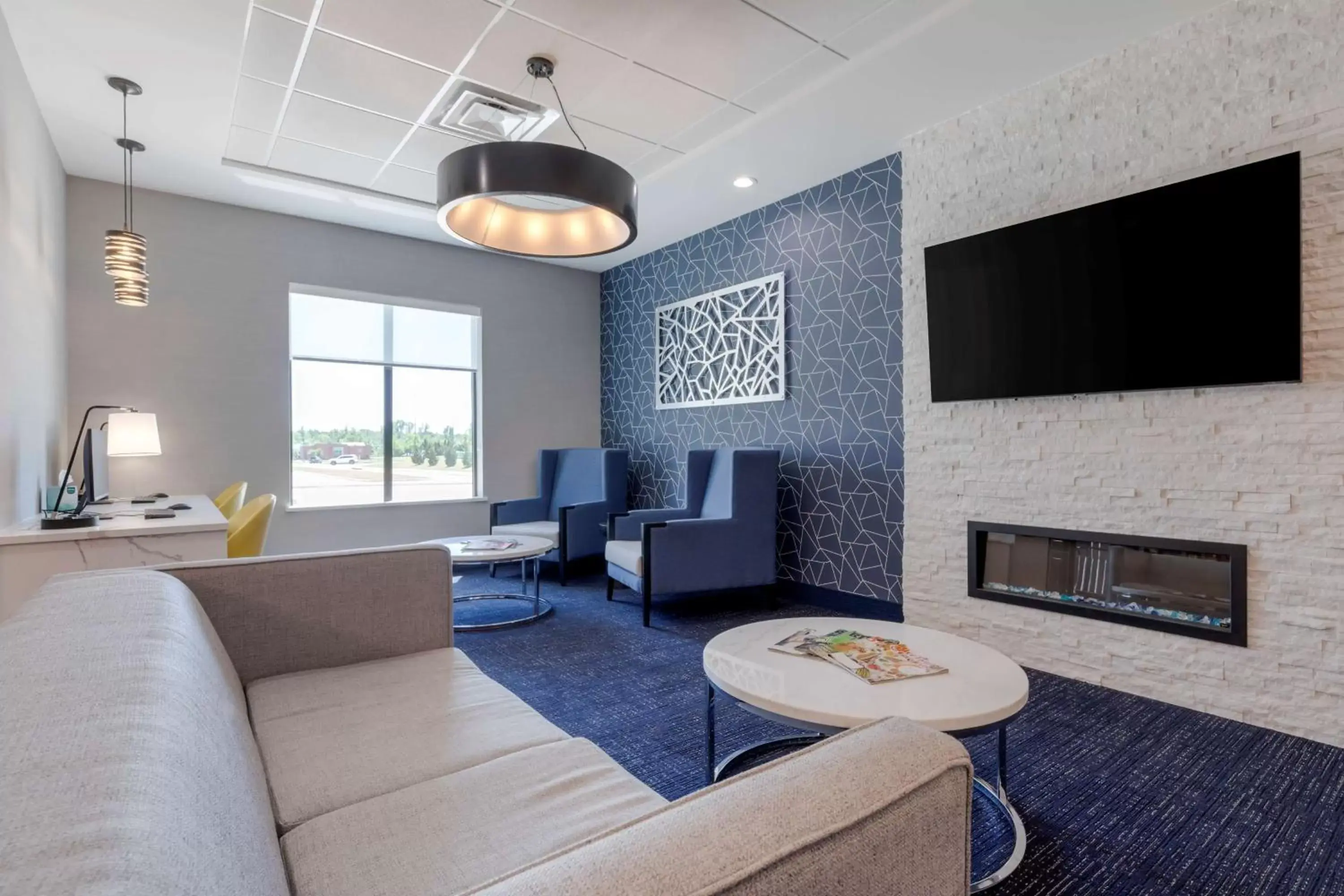 Lobby or reception, Seating Area in Best Western Plus Choctaw Inn & Suites