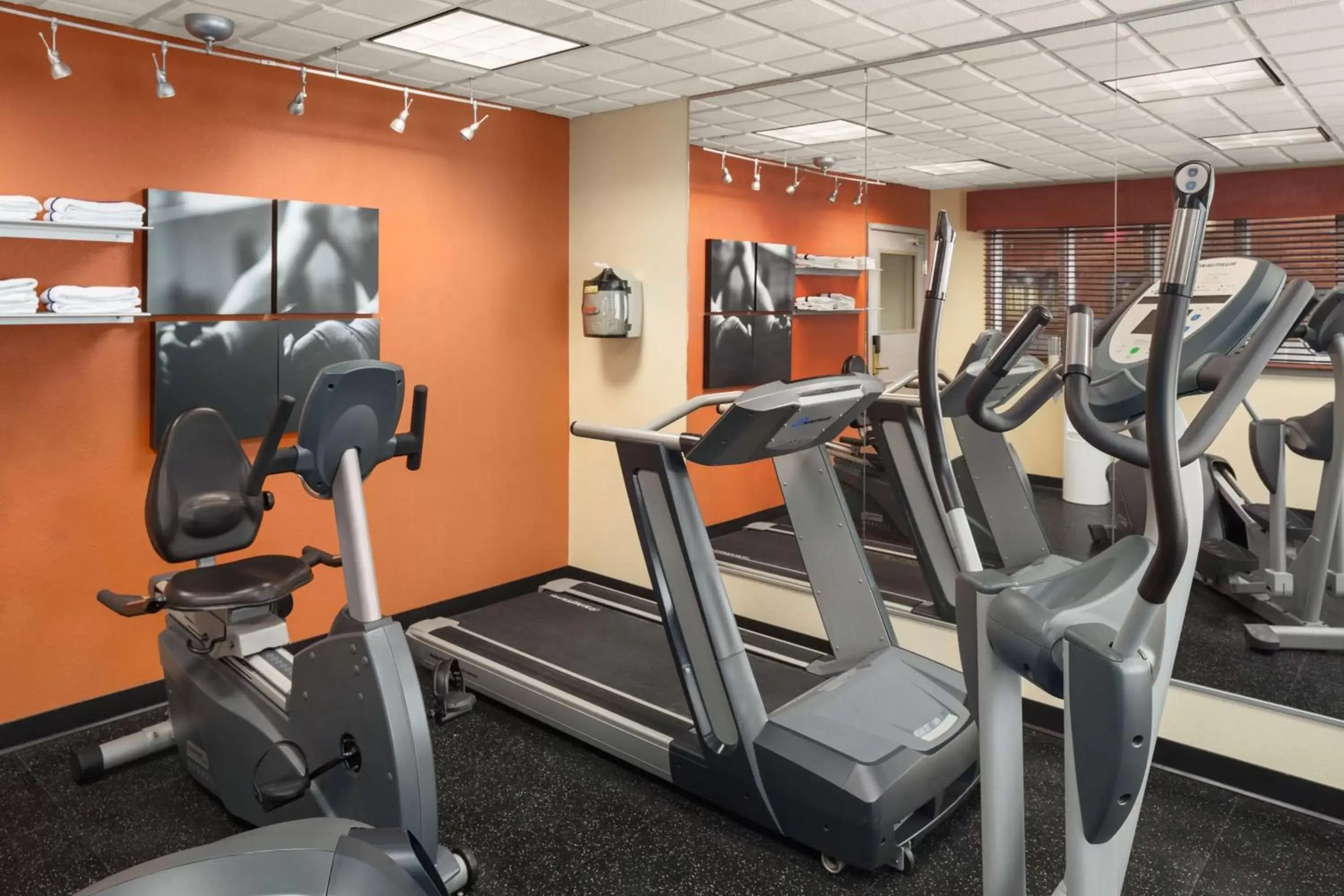 Activities, Fitness Center/Facilities in Country Inn & Suites by Radisson, Lima, OH