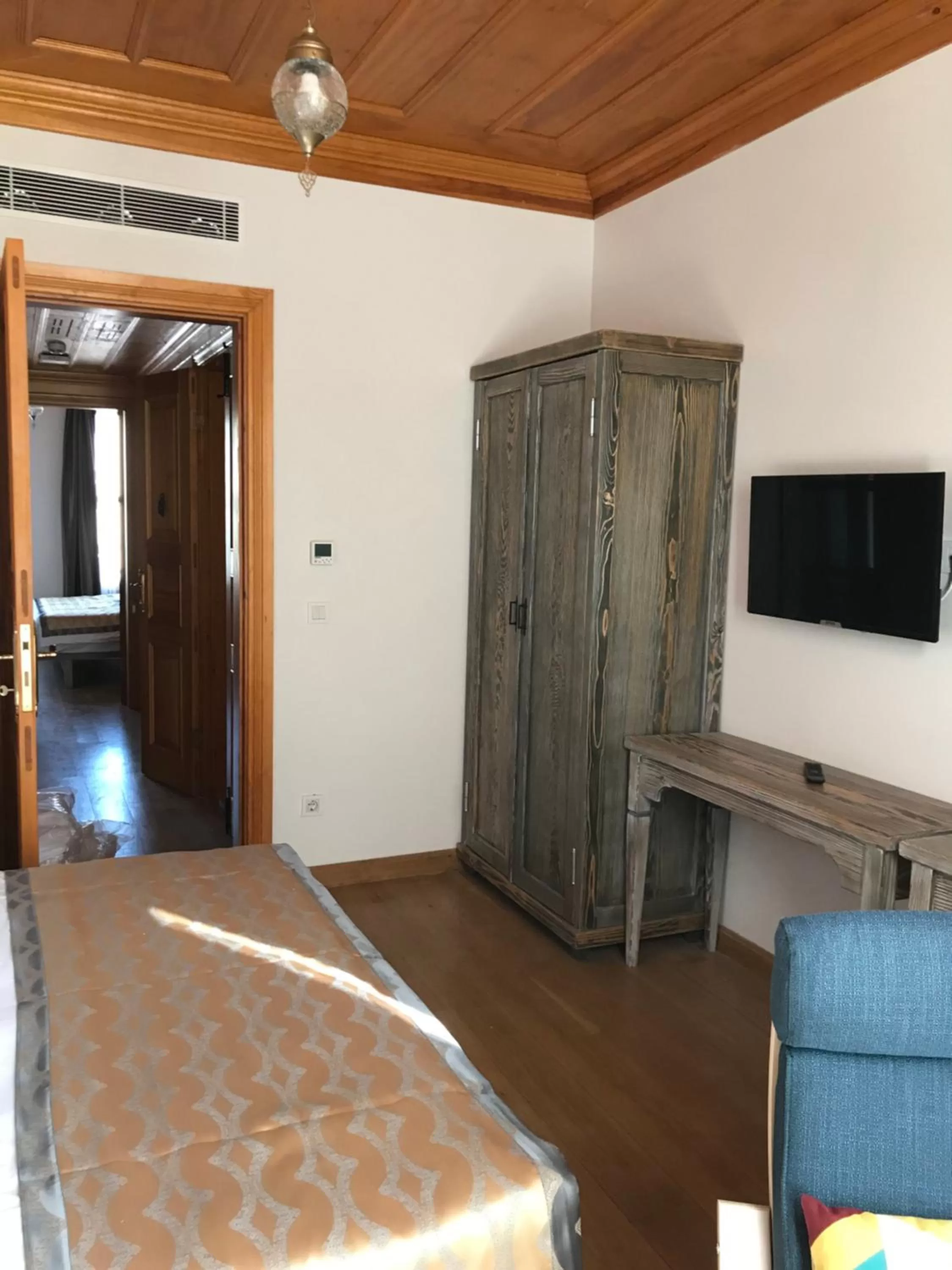 TV and multimedia, Bed in Green Mansion