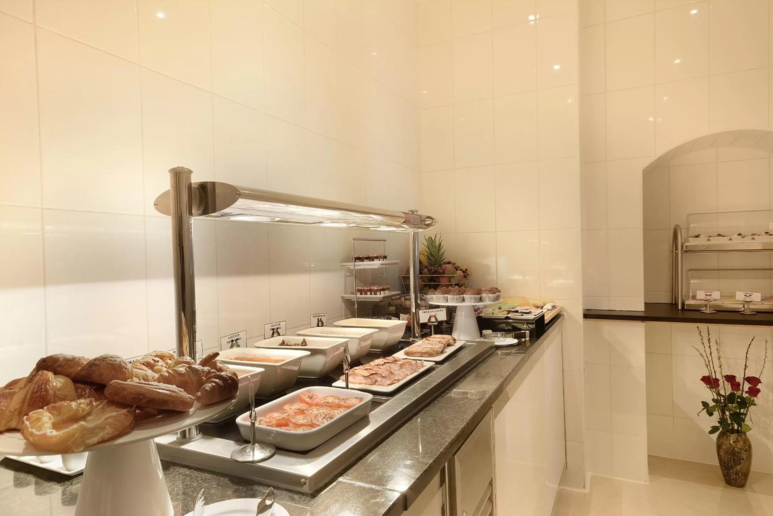 Restaurant/places to eat in Park Grand London Lancaster Gate