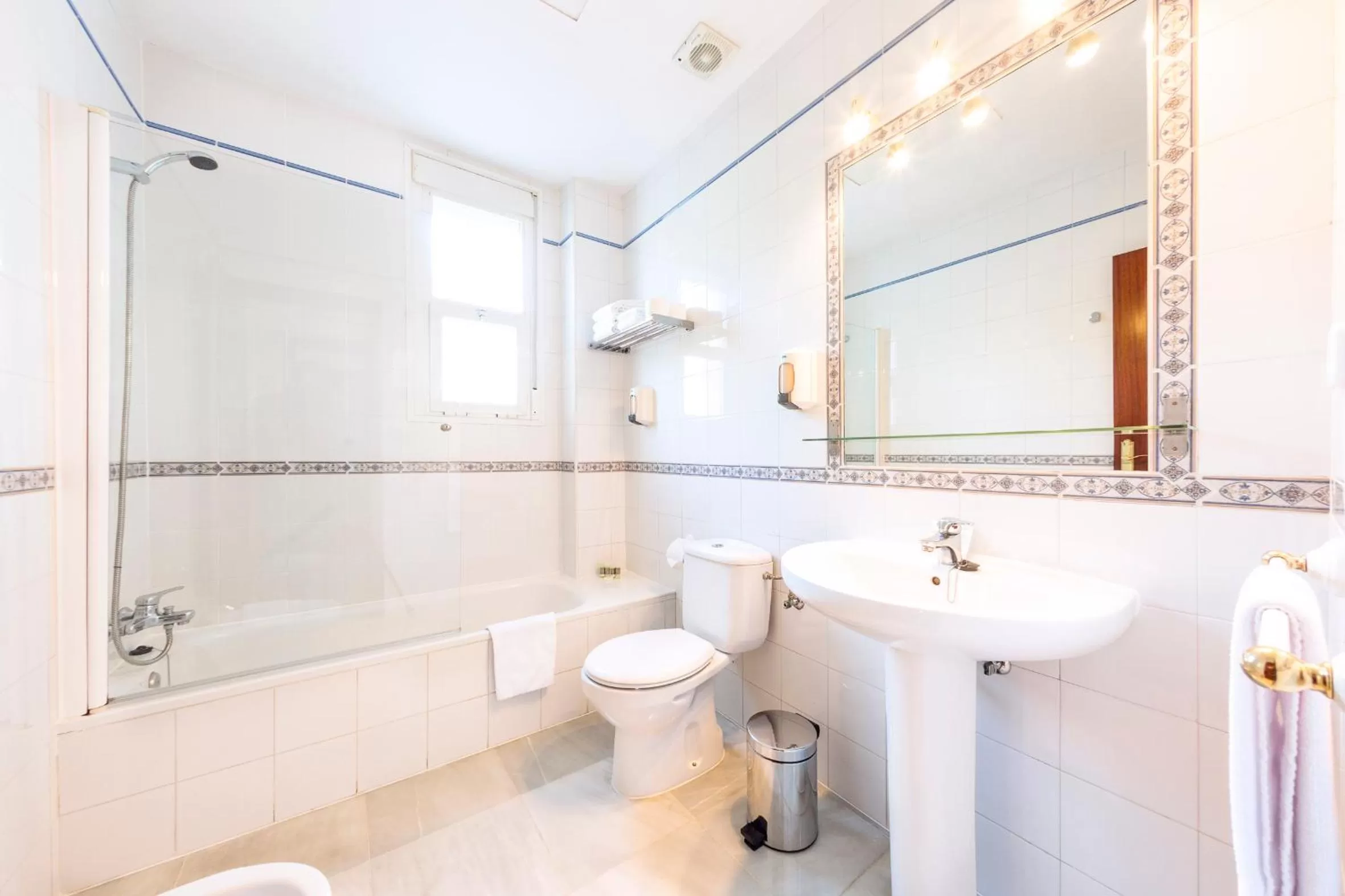 Bathroom in Hotel Gran Avenida