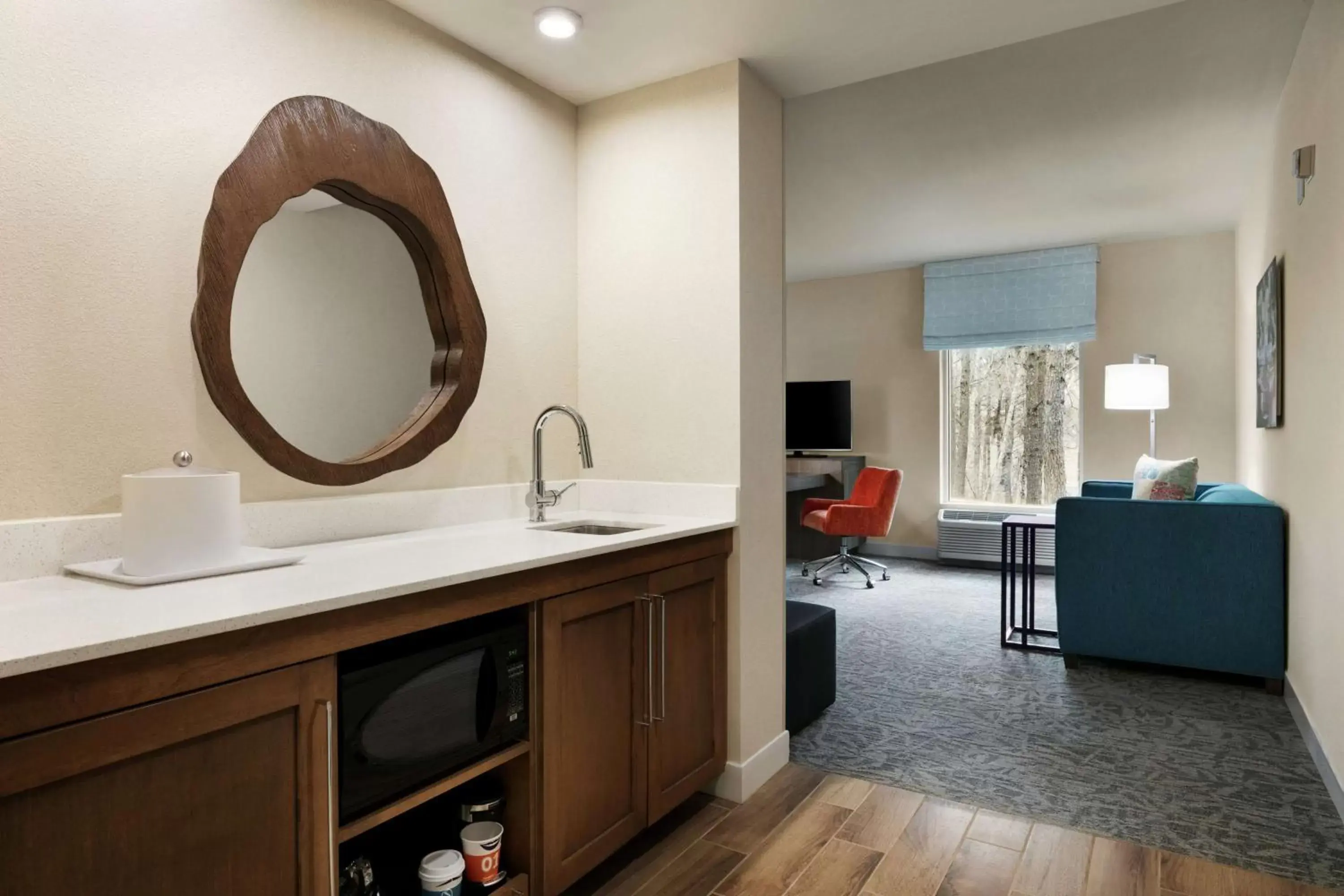 Bedroom, Kitchen/Kitchenette in Hampton Inn And Suites By Hilton Johns Creek