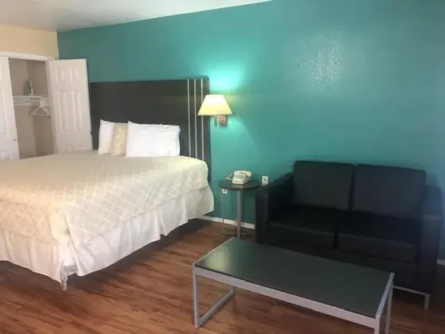 Bed in Pinn Road Inn and Suites Lackland AFB and Seaworld