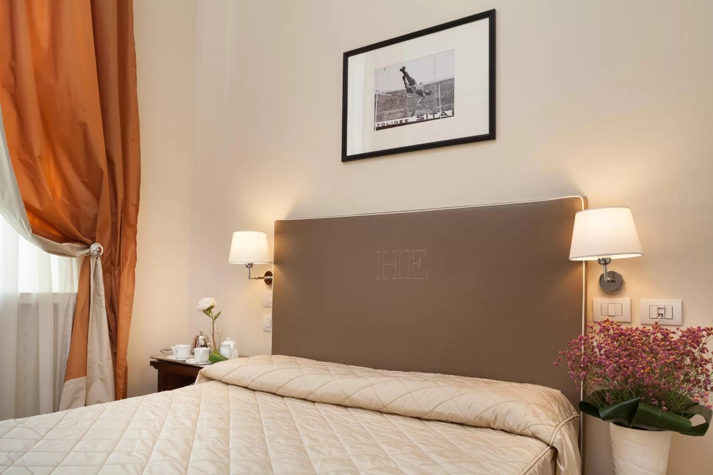 Bedroom, Bed in Hotel Executive