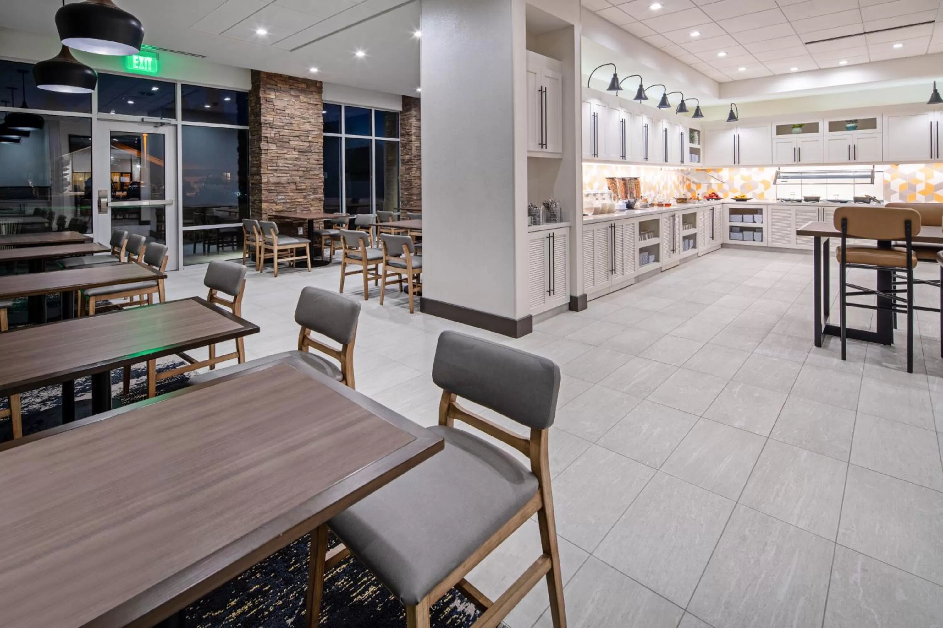 Restaurant/places to eat in Hyatt Place Bakersfield
