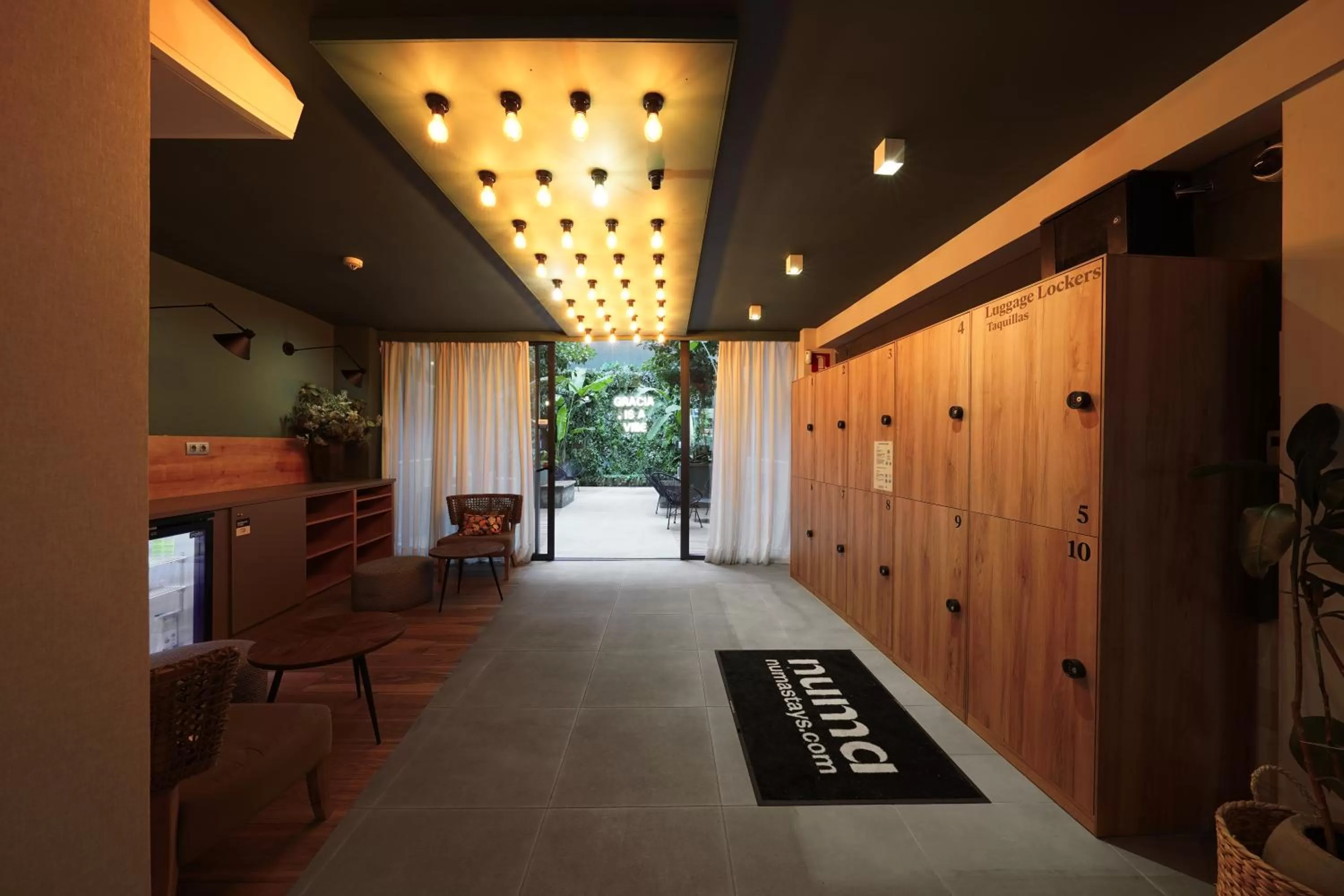 Communal lounge/ TV room in Numa Barcelona Brio