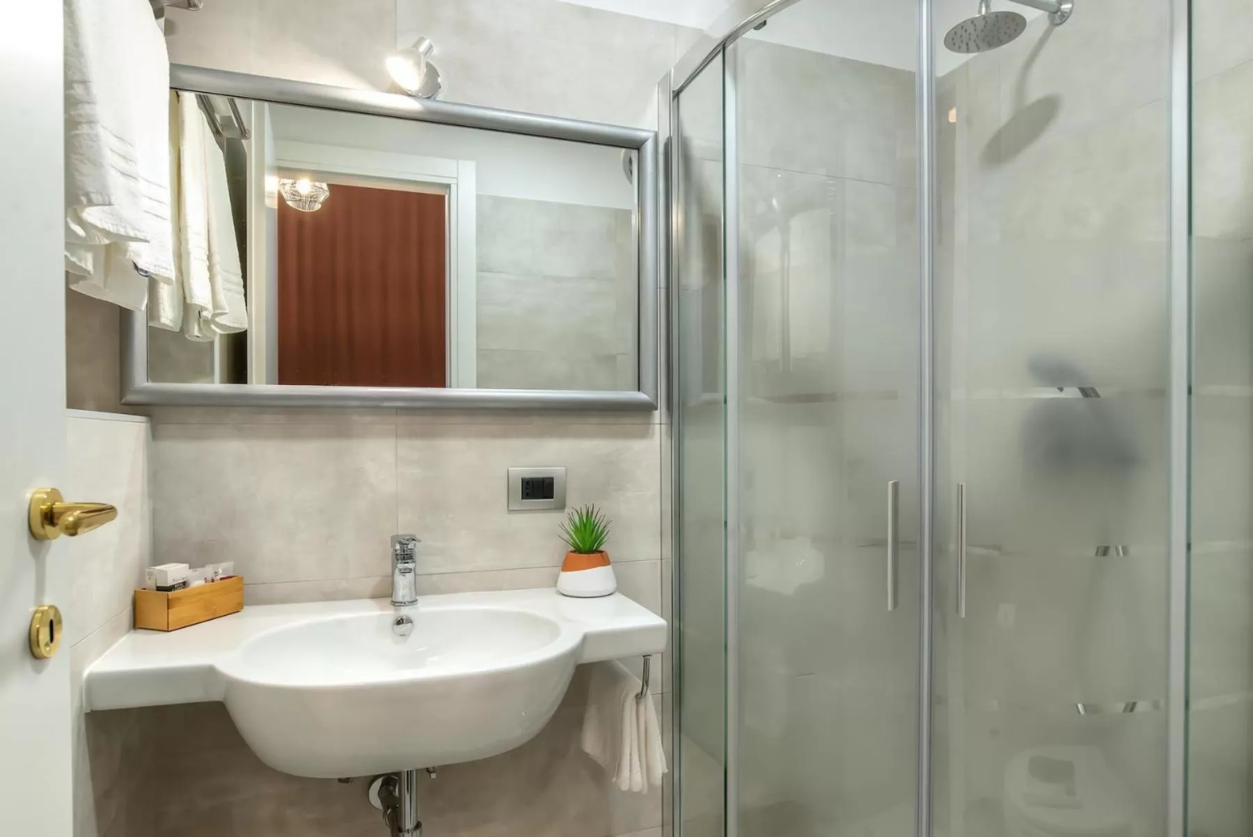 Shower in Hotel Paba