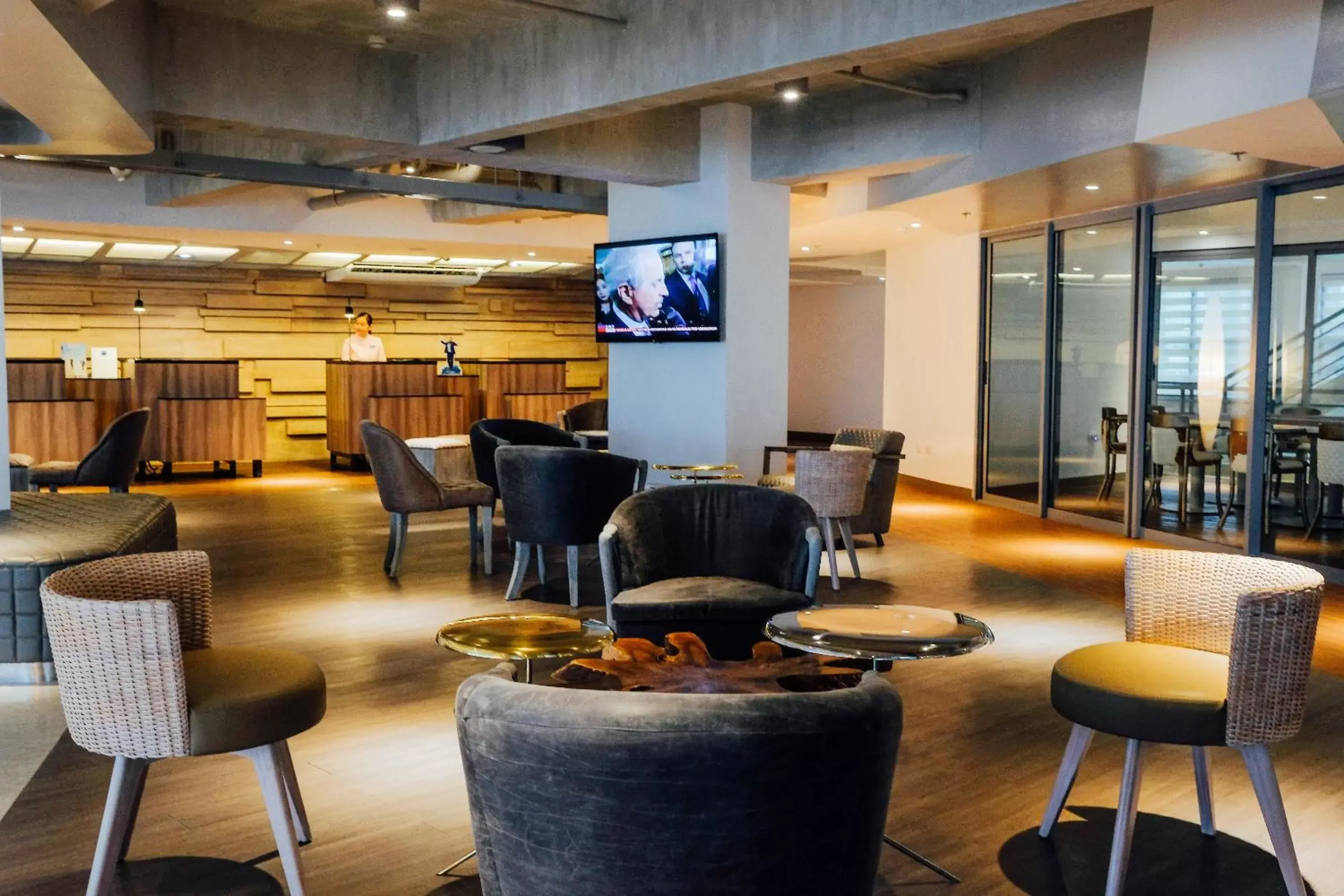 Lobby or reception, Lounge/Bar in TRYP by Wyndham Mall of Asia Manila