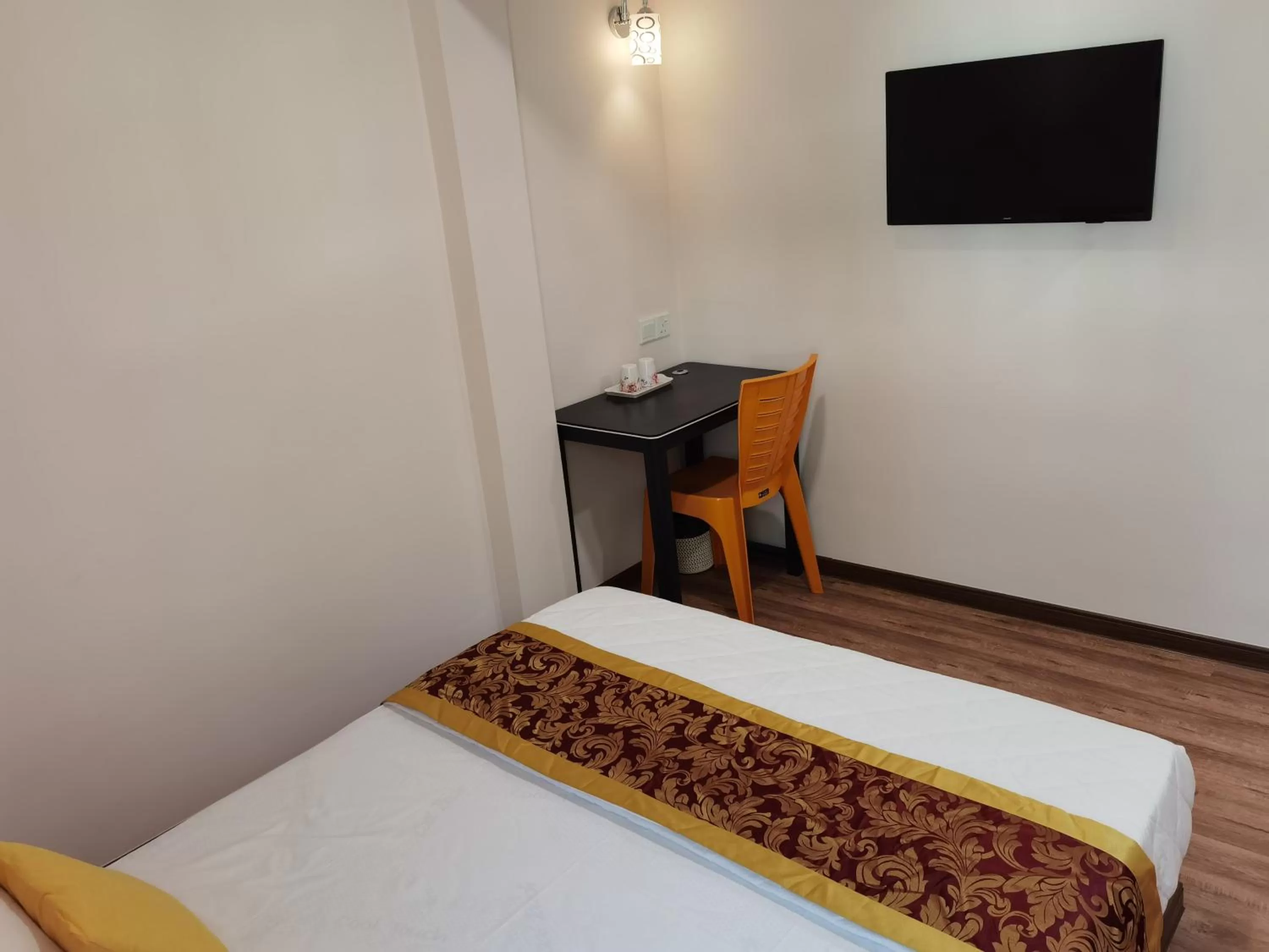 Bedroom, Bed in MORNINGS HOTEL