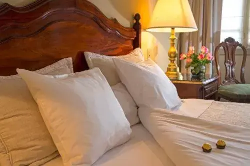 Bedroom, Bed in El Rey Palace Hotel