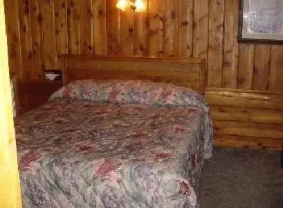 Bedroom, Bed in Shasta Dam Motel