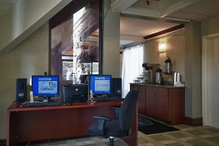 Business facilities in Howard Johnson by Wyndham Clifton NJ