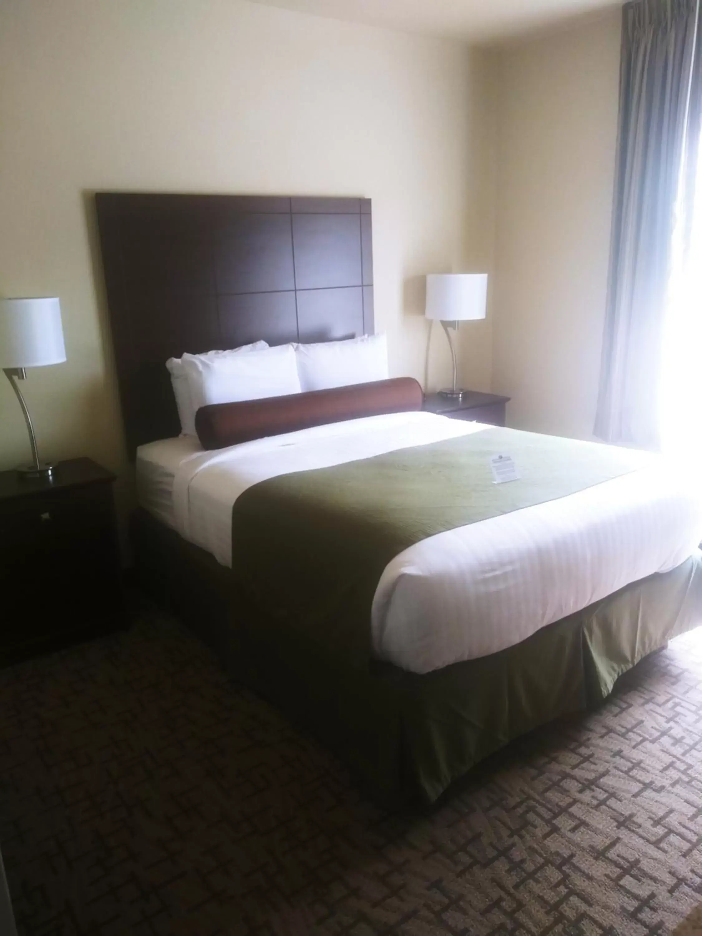 Bed in Cobblestone Hotel & Suites - Harborcreek