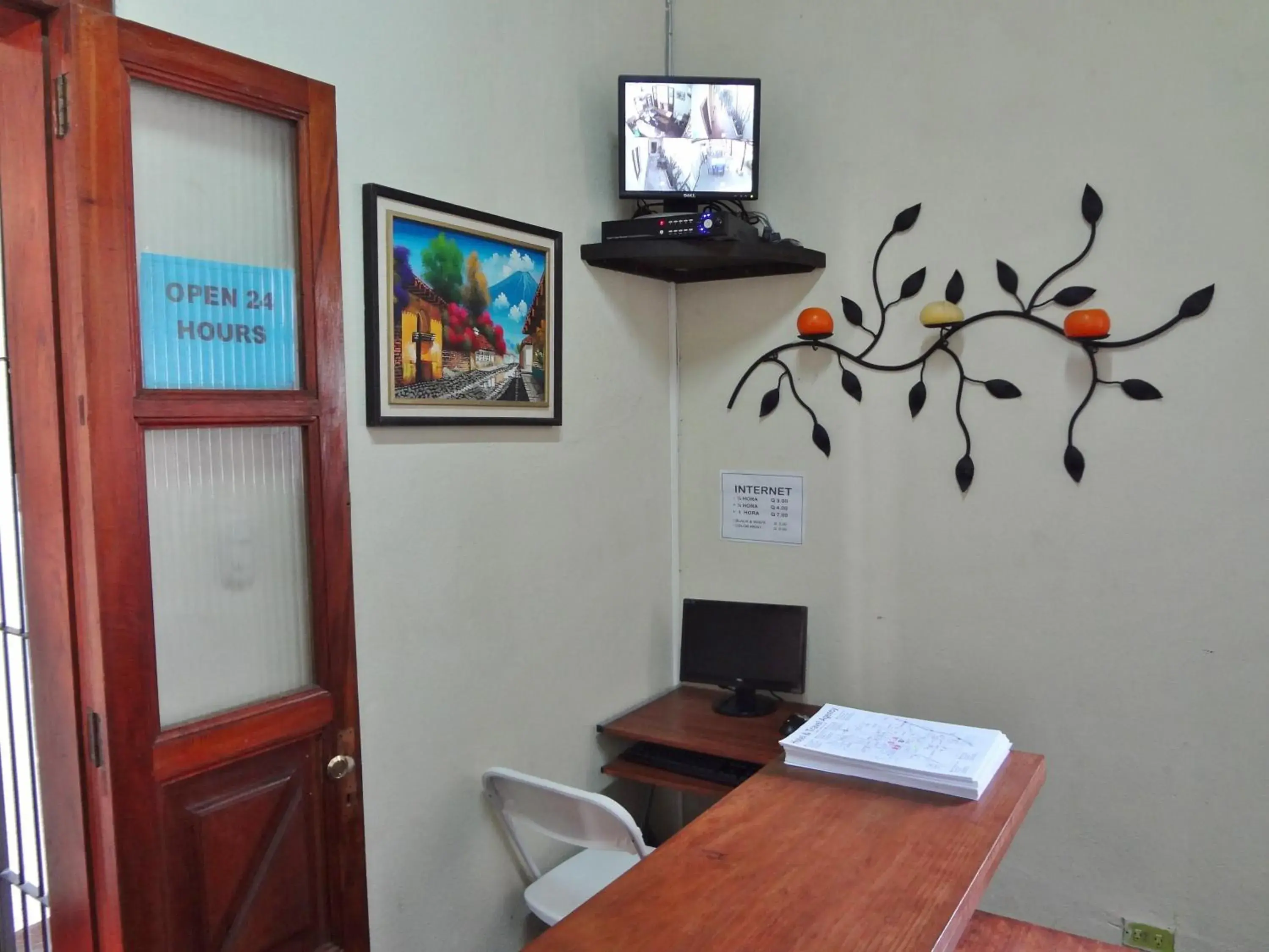 Lobby or reception, TV/Entertainment Center in Hostal Antigua