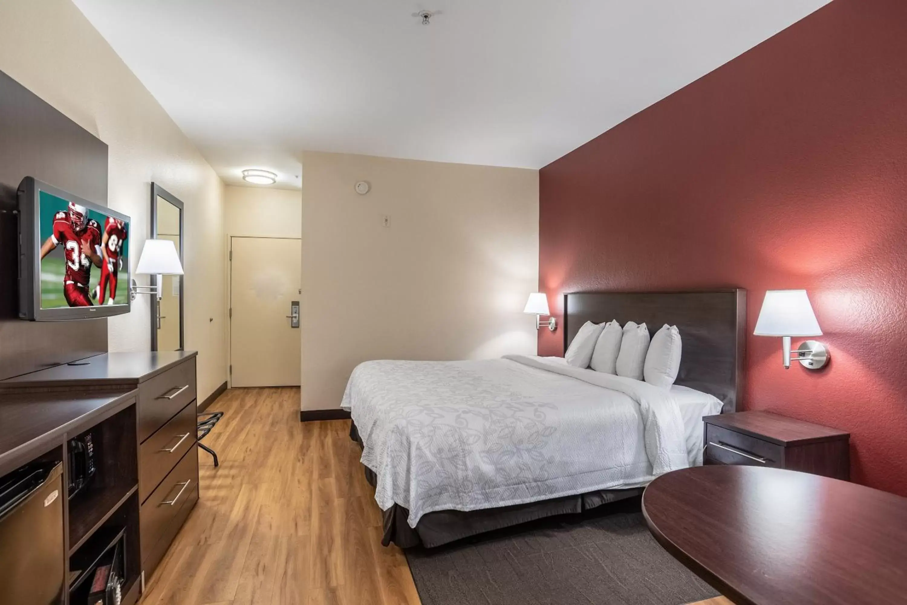 Photo of the whole room, Room Photo in Red Roof Inn PLUS + Phoenix West