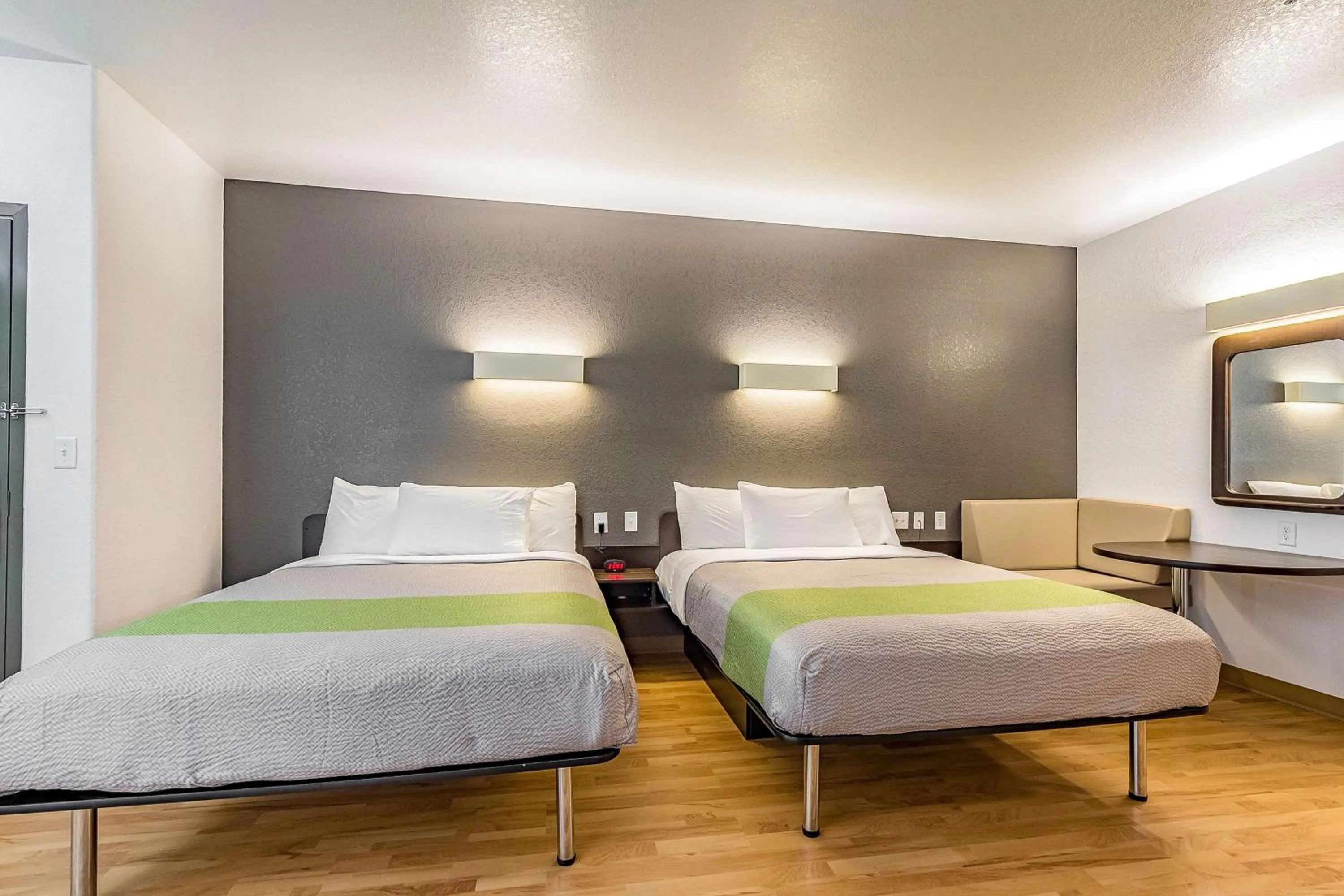 Photo of the whole room, Bed in Studio 6 New Braunfels, Tx