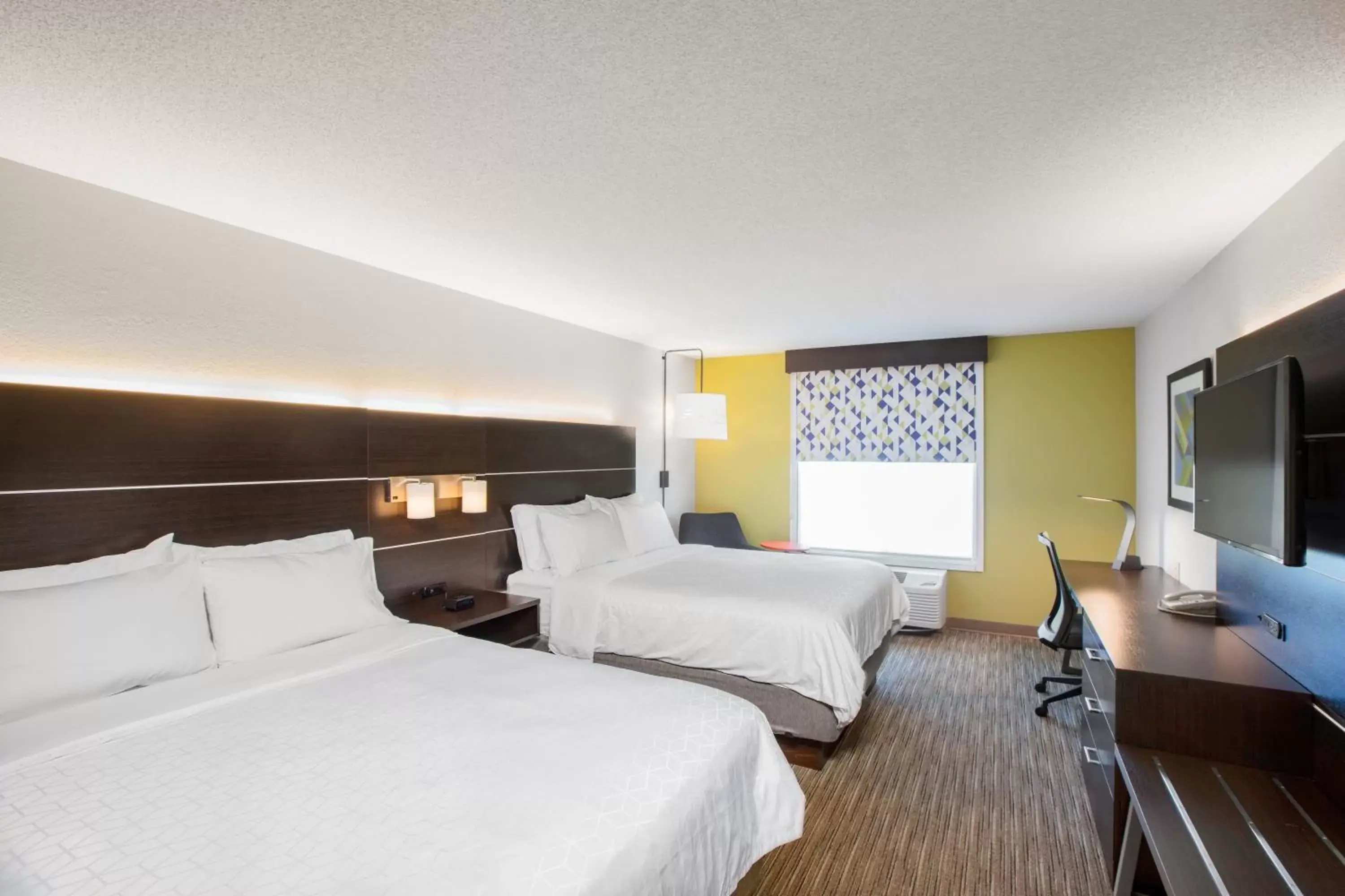 Photo of the whole room, Bed in Holiday Inn Express Hotel & Suites Altoona-Des Moines, an IHG Hotel