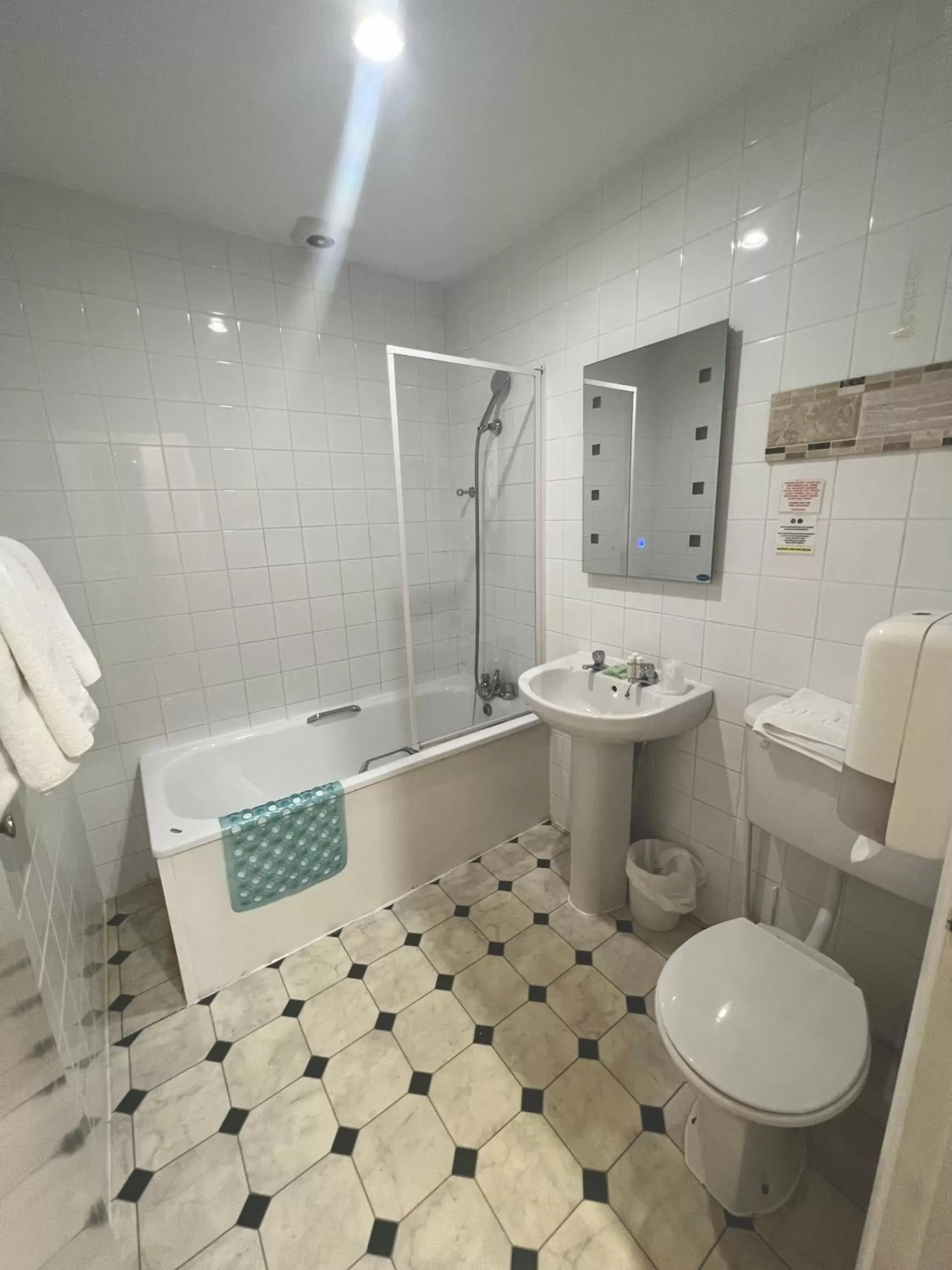 Shower, Bathroom in Eastbourne Riviera Hotel