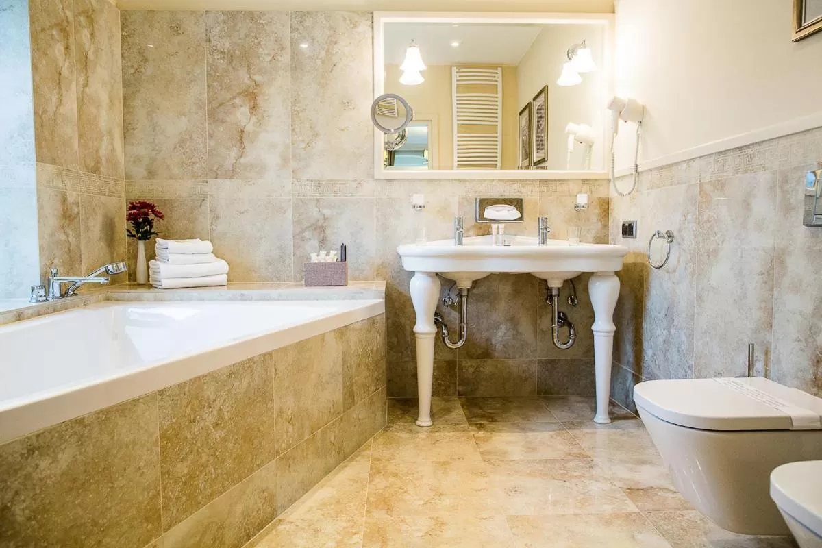 Bathroom in Zamek Topacz