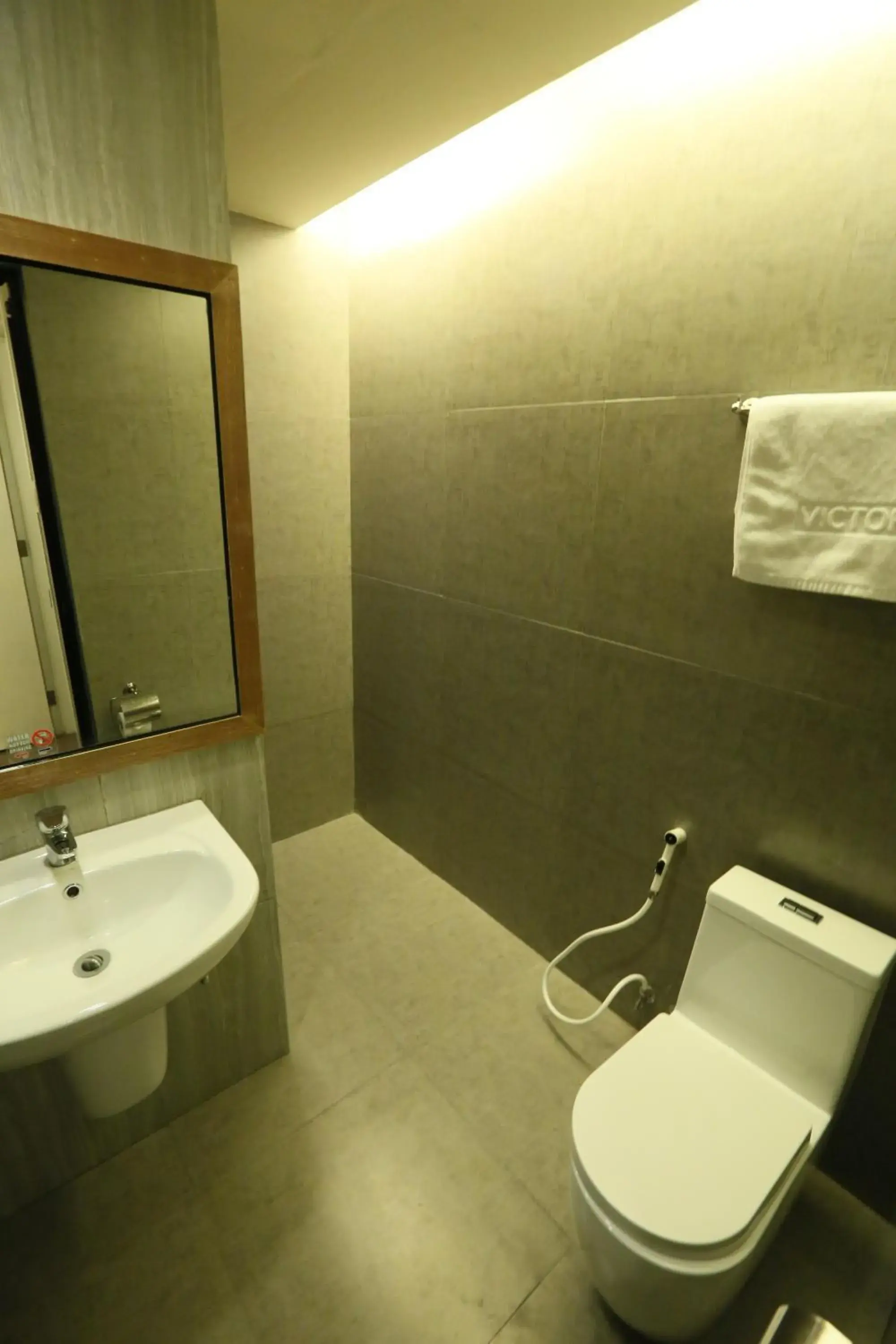 Bathroom in Victoria Court Cuneta Motorist Lodge