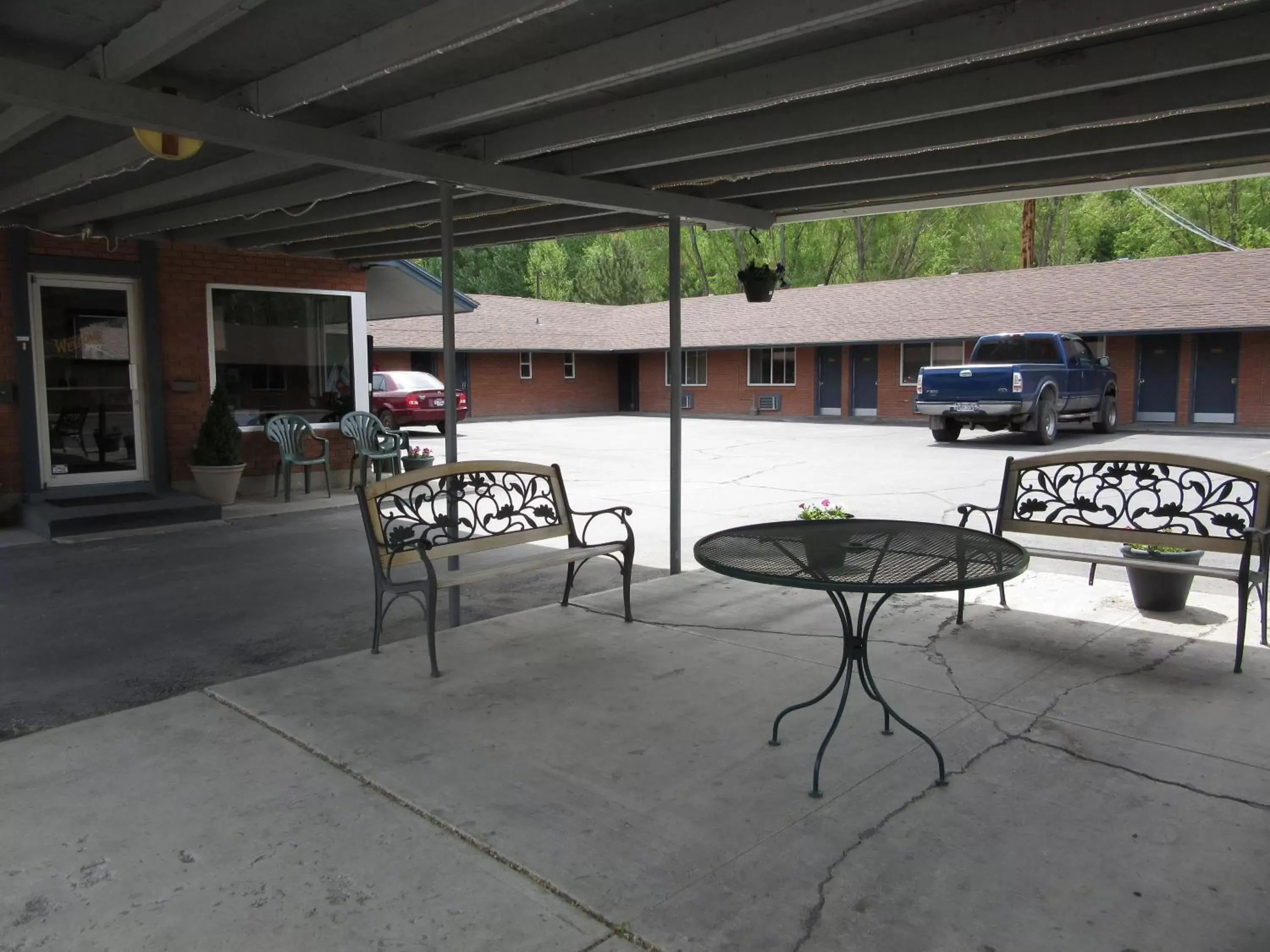 Balcony/Terrace, Seating Area in Lava Spa Motel & RV