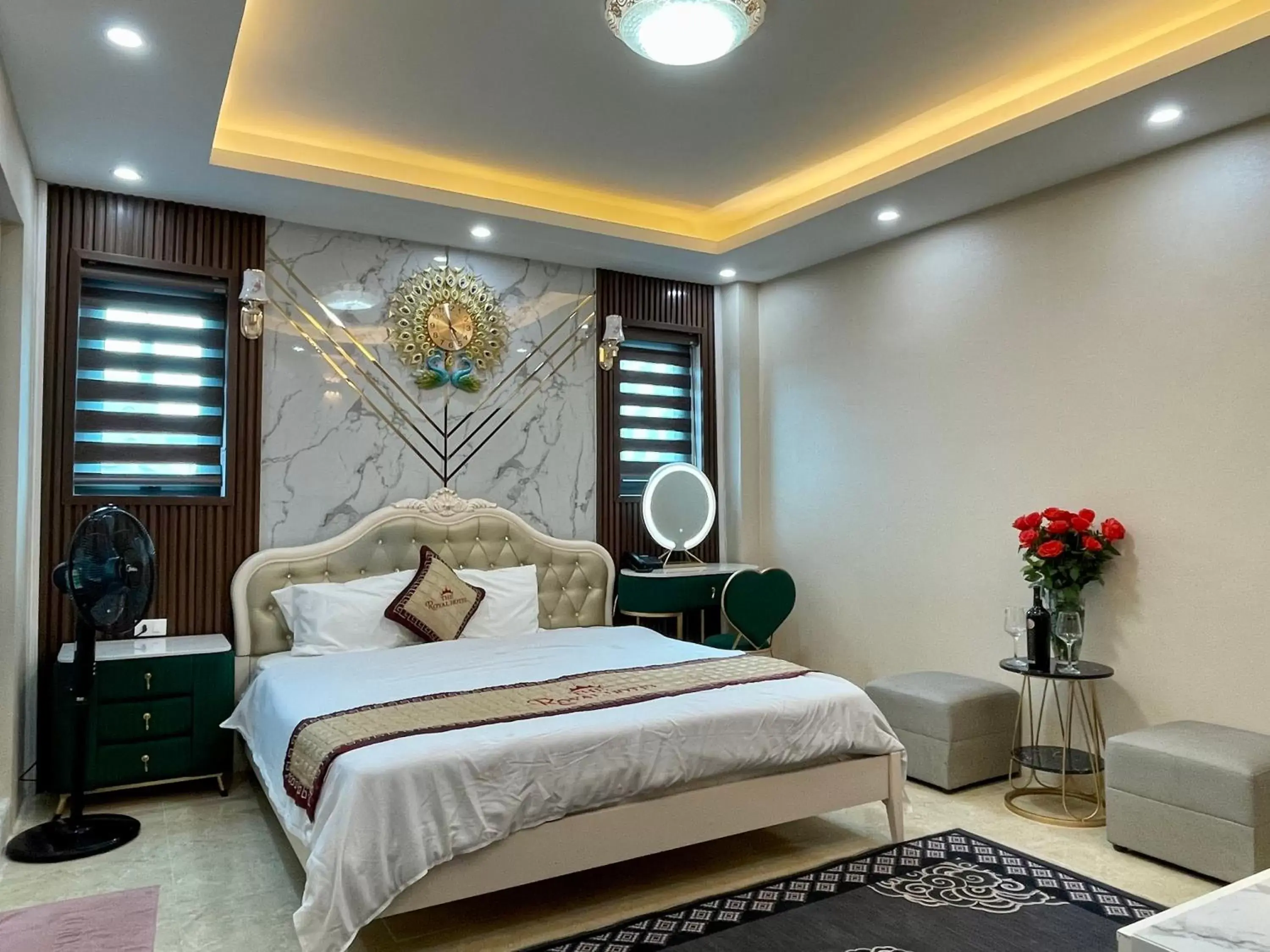 Bed in The Royal Hotel Near West Lake Bed in The Royal Hotel Near West Lake